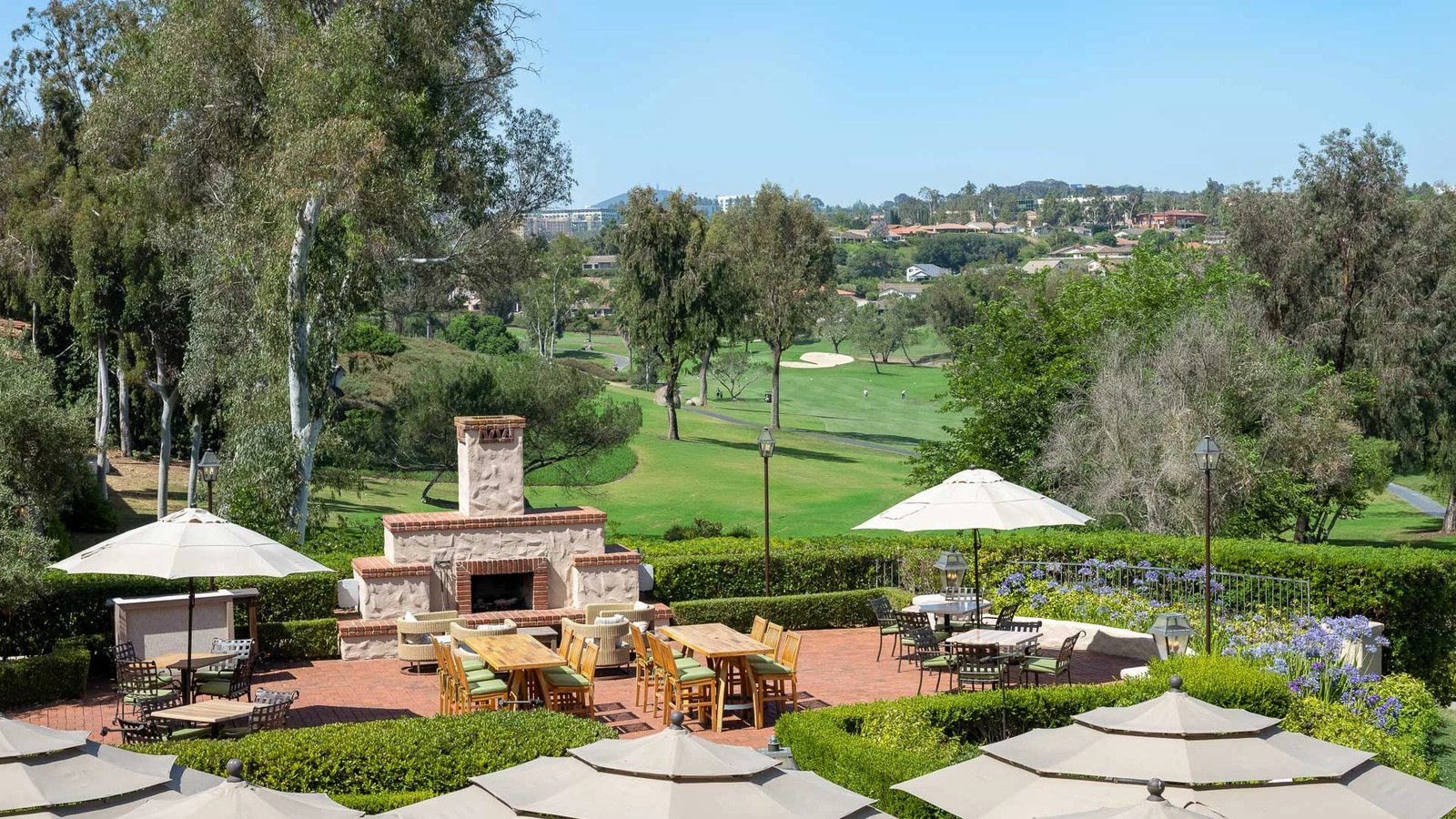 Rancho Bernardo Inn, veranda fireside lounge & restaurant