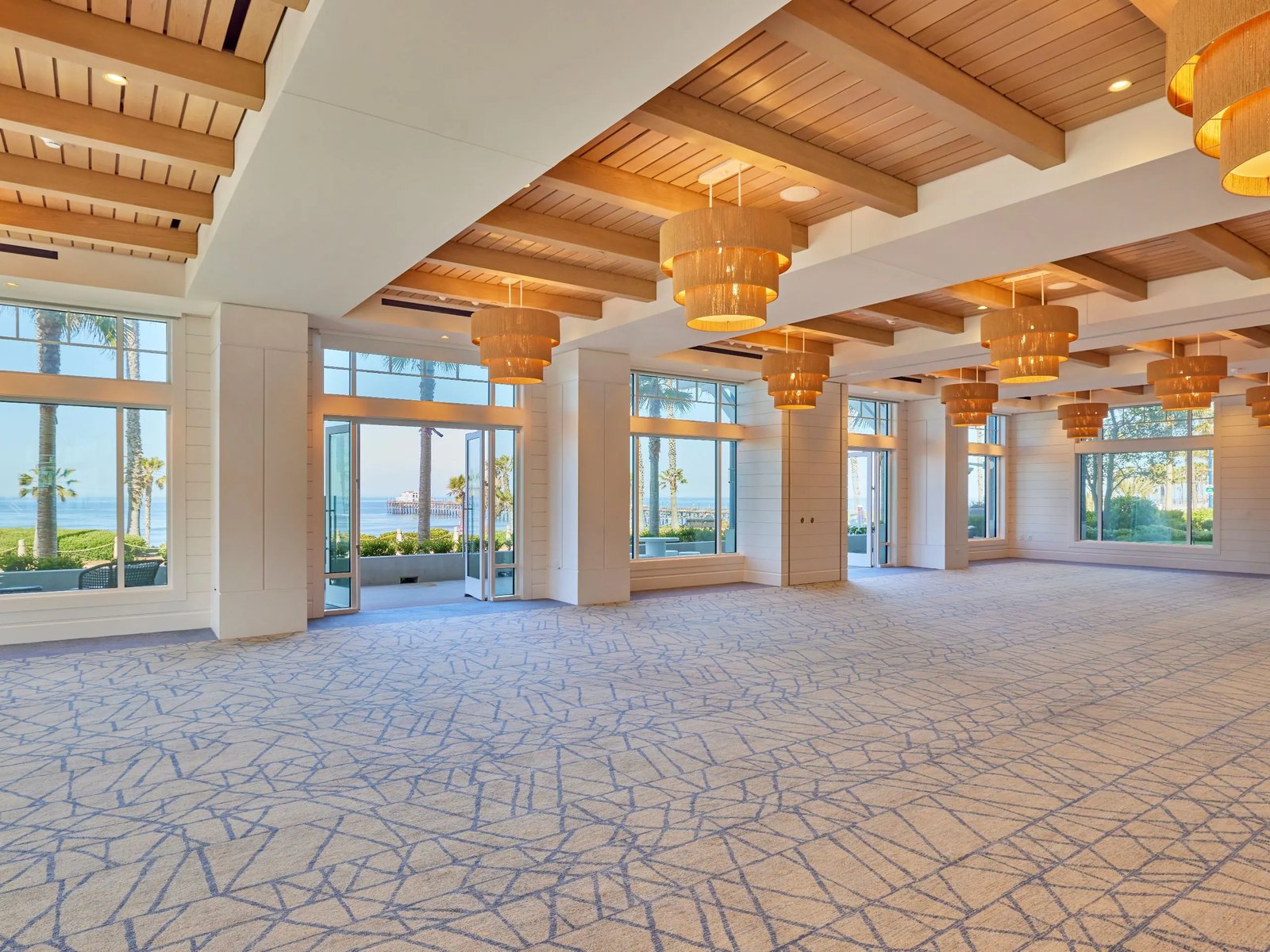 The Seabird Ocean Resort & Spa, a Destination by Hyatt Hotel, vibe