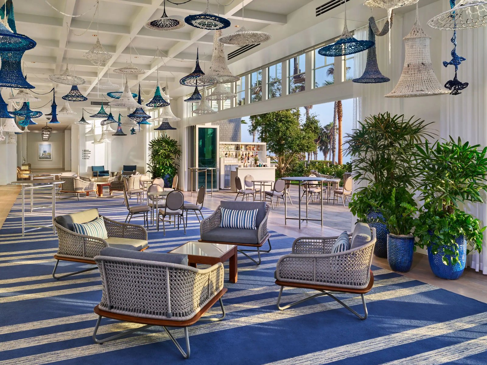 The Seabird Ocean Resort & Spa, a Destination by Hyatt Hotel, vibe