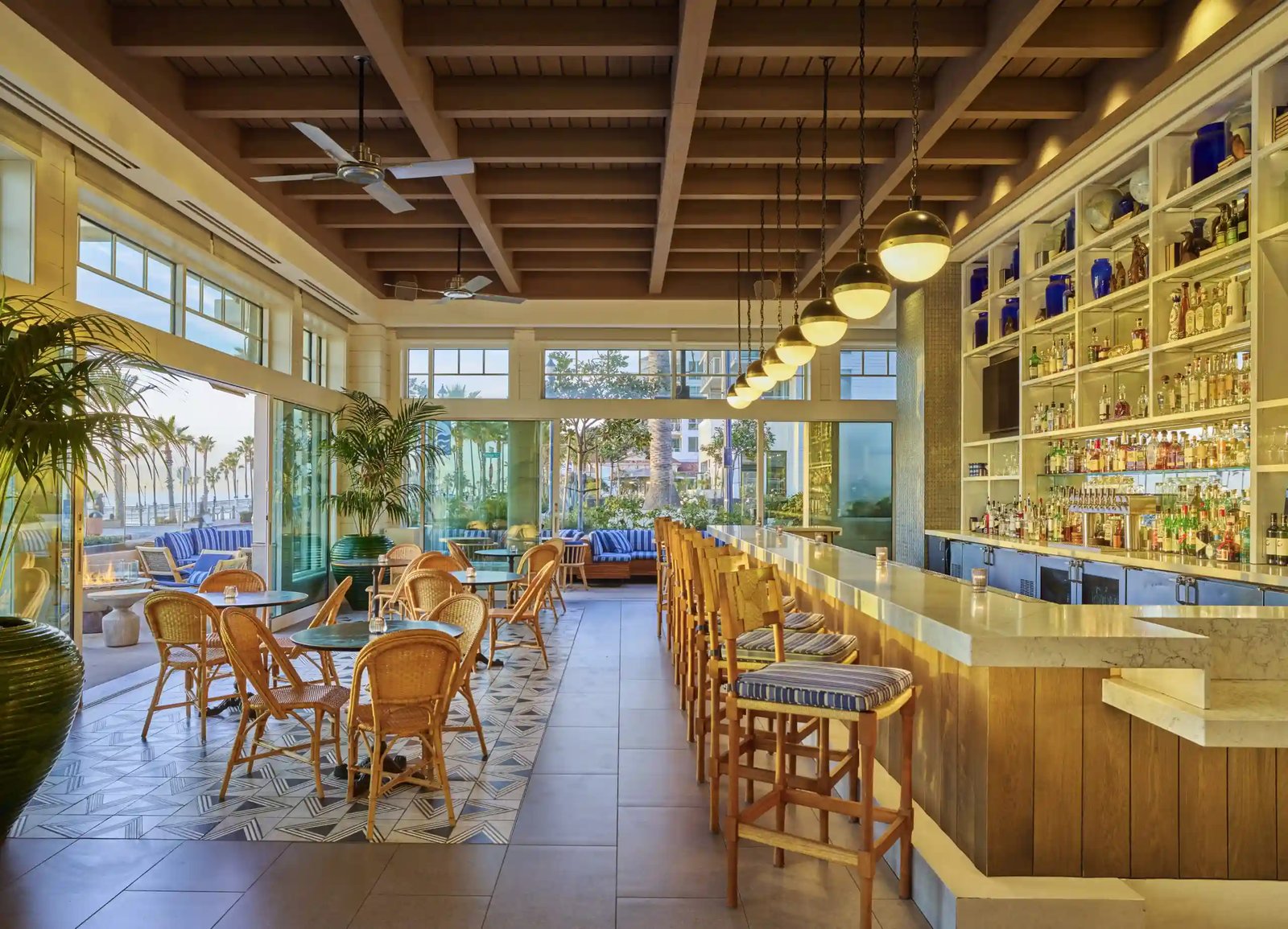 The Seabird Ocean Resort & Spa, the shore room