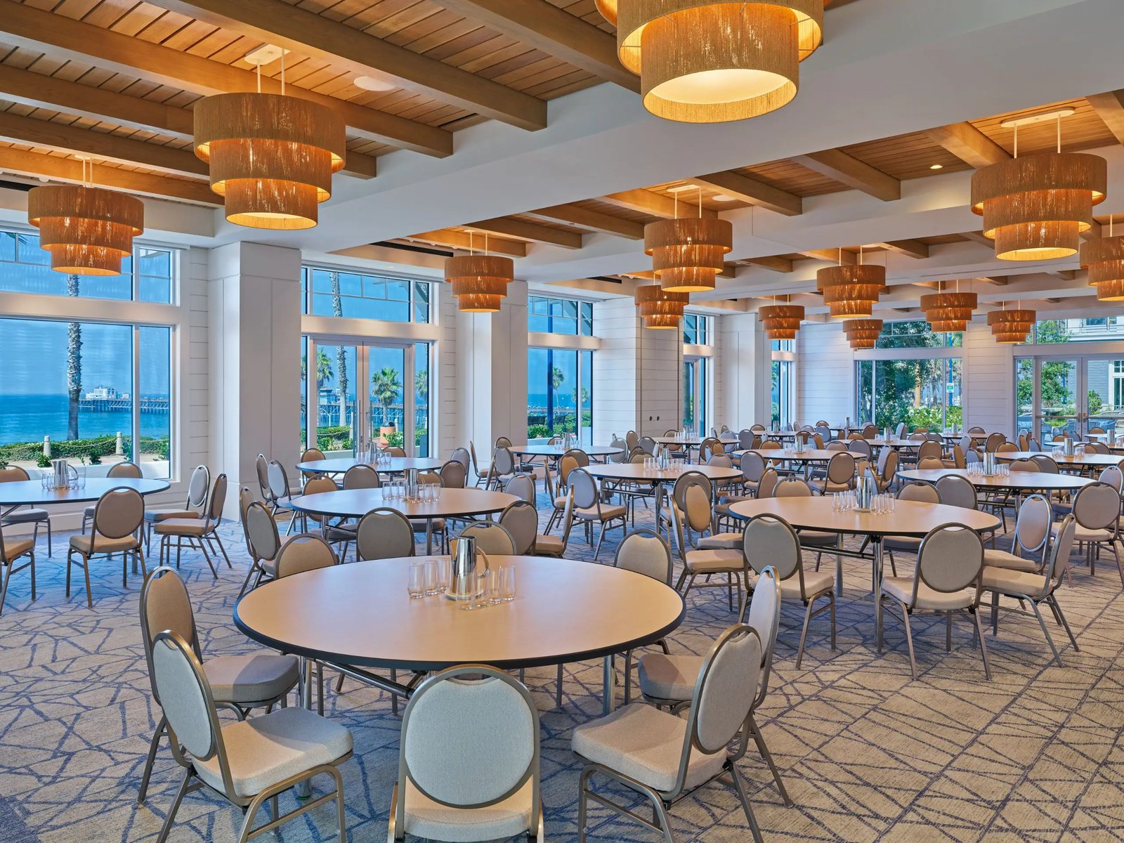 The Seabird Ocean Resort & Spa, a Destination by Hyatt Hotel, eat & drink