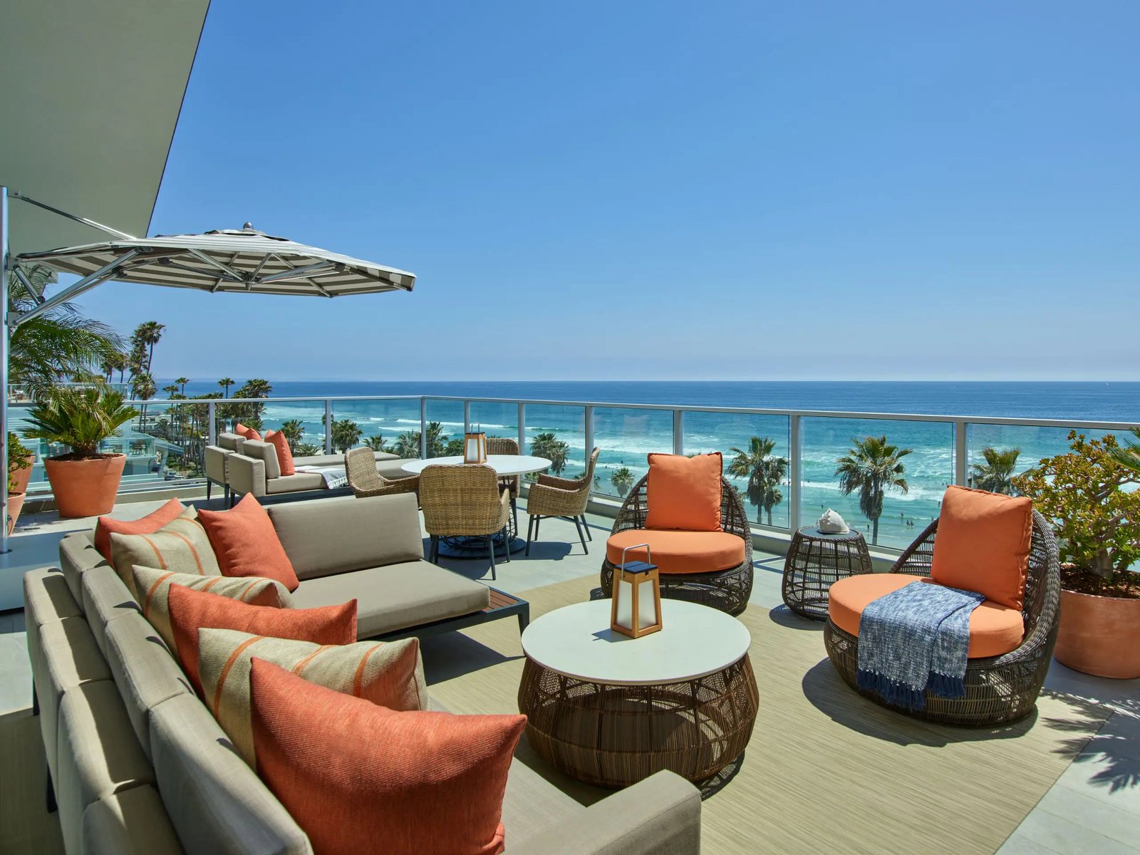 The Seabird Ocean Resort & Spa, a Destination by Hyatt Hotel, vibe