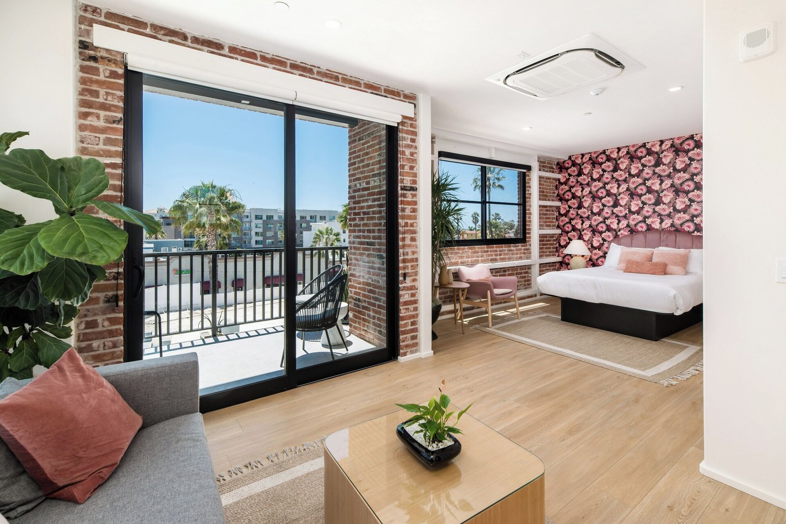 The Brick Hotel, rooms