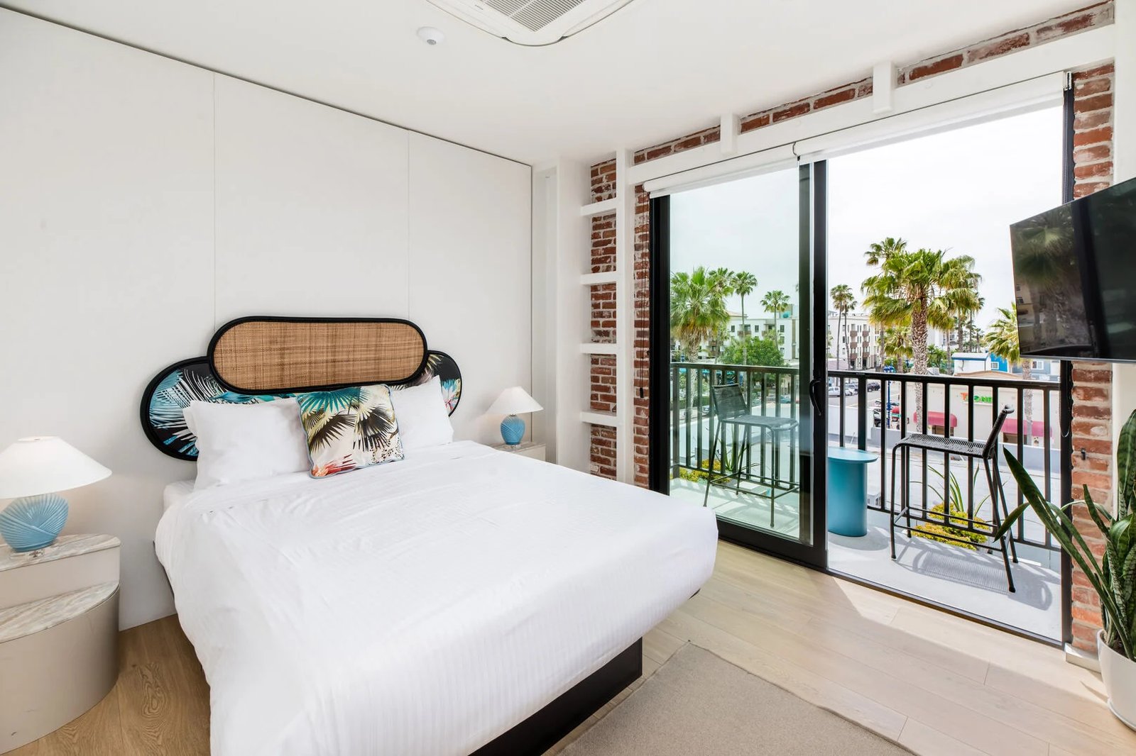 The Brick Hotel, rooms