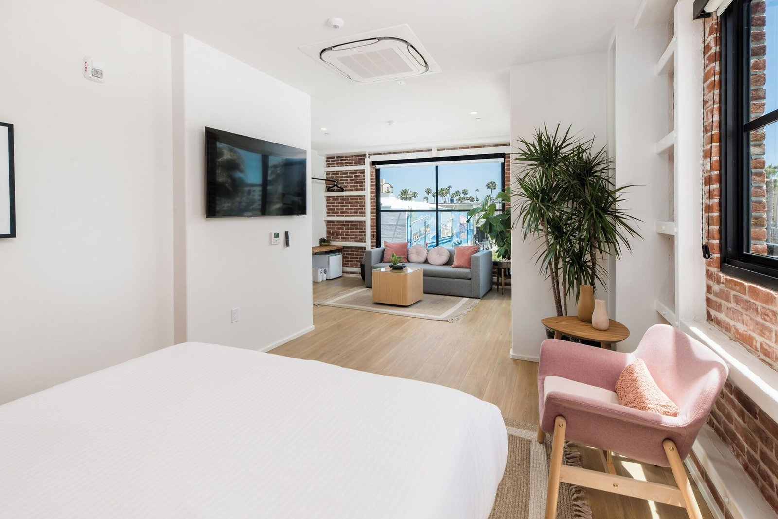 The Brick Hotel, rooms