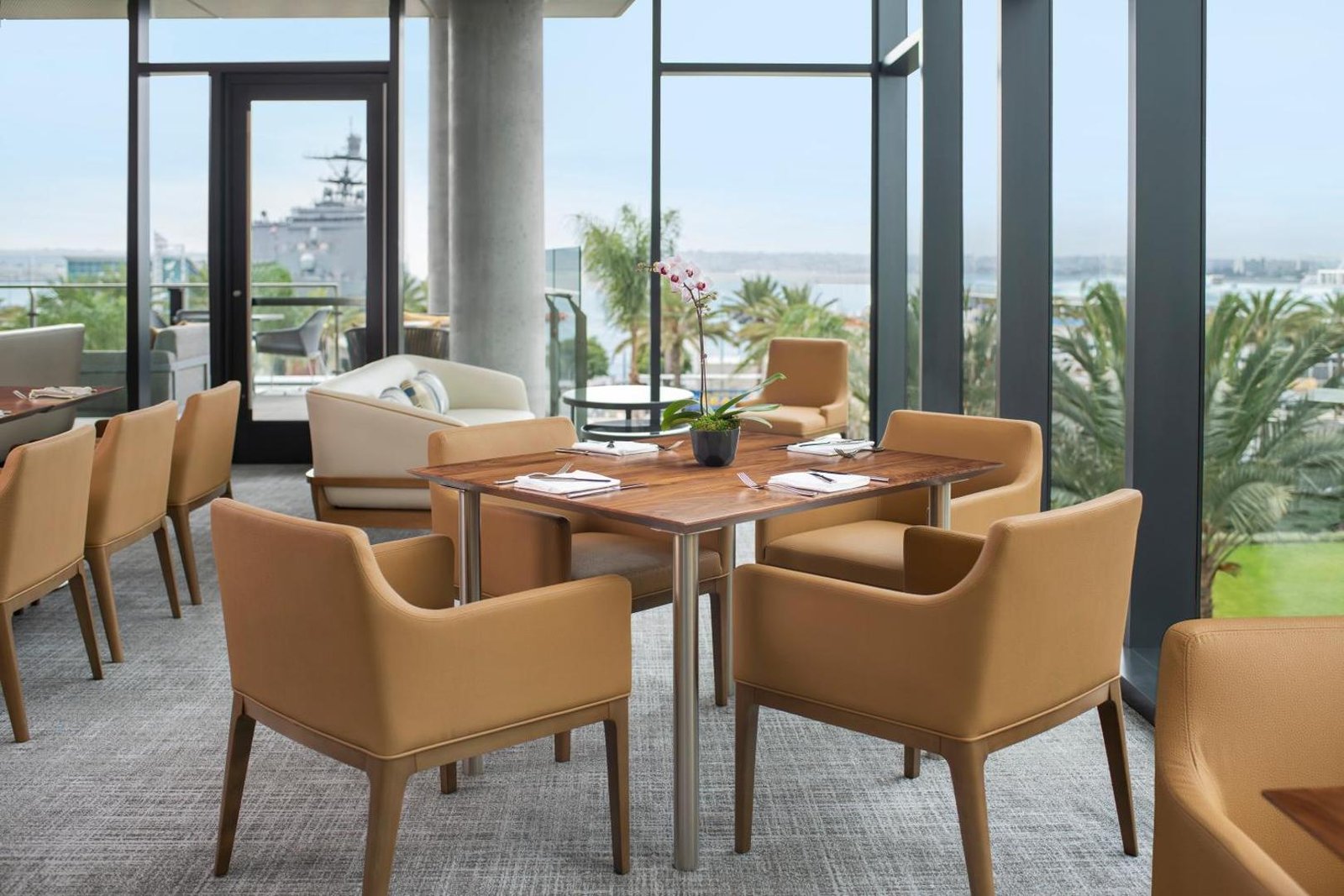 InterContinental San Diego by IHG, vistal bar + restaurant
