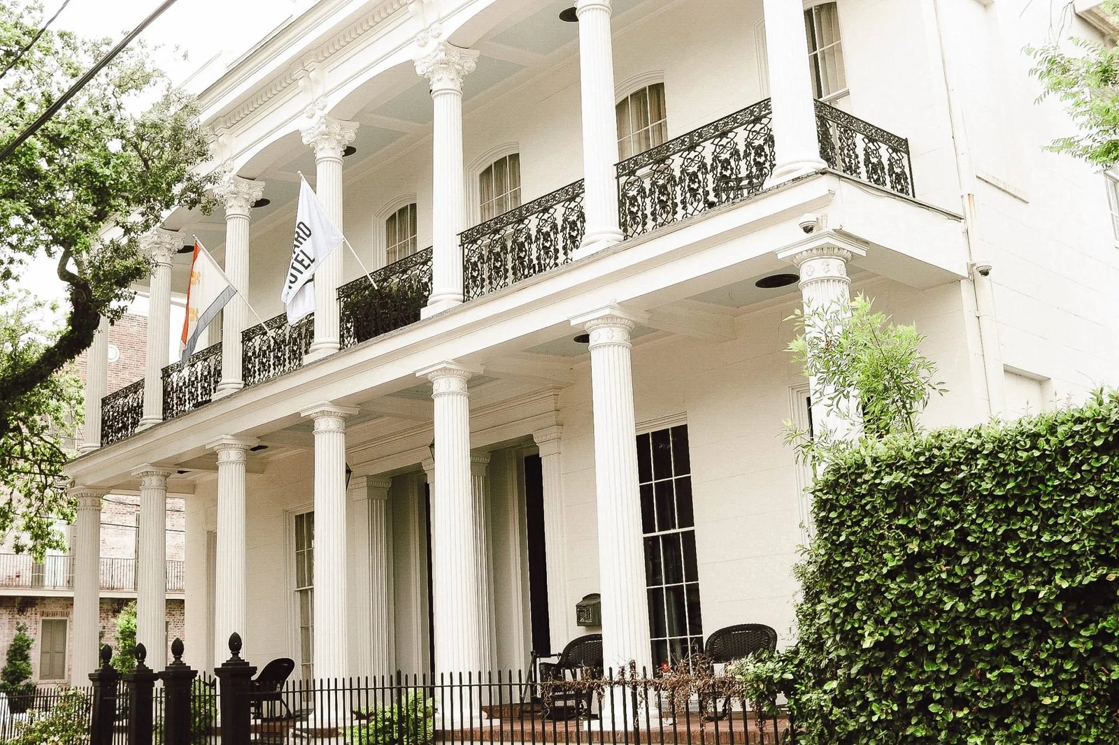 Henry Howard Hotel, backstory