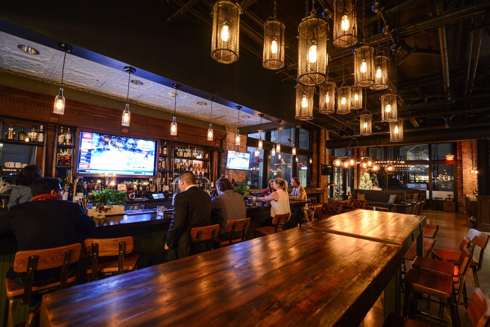 Q&C Hotel and Bar New Orleans, Autograph Collection, eat & drink