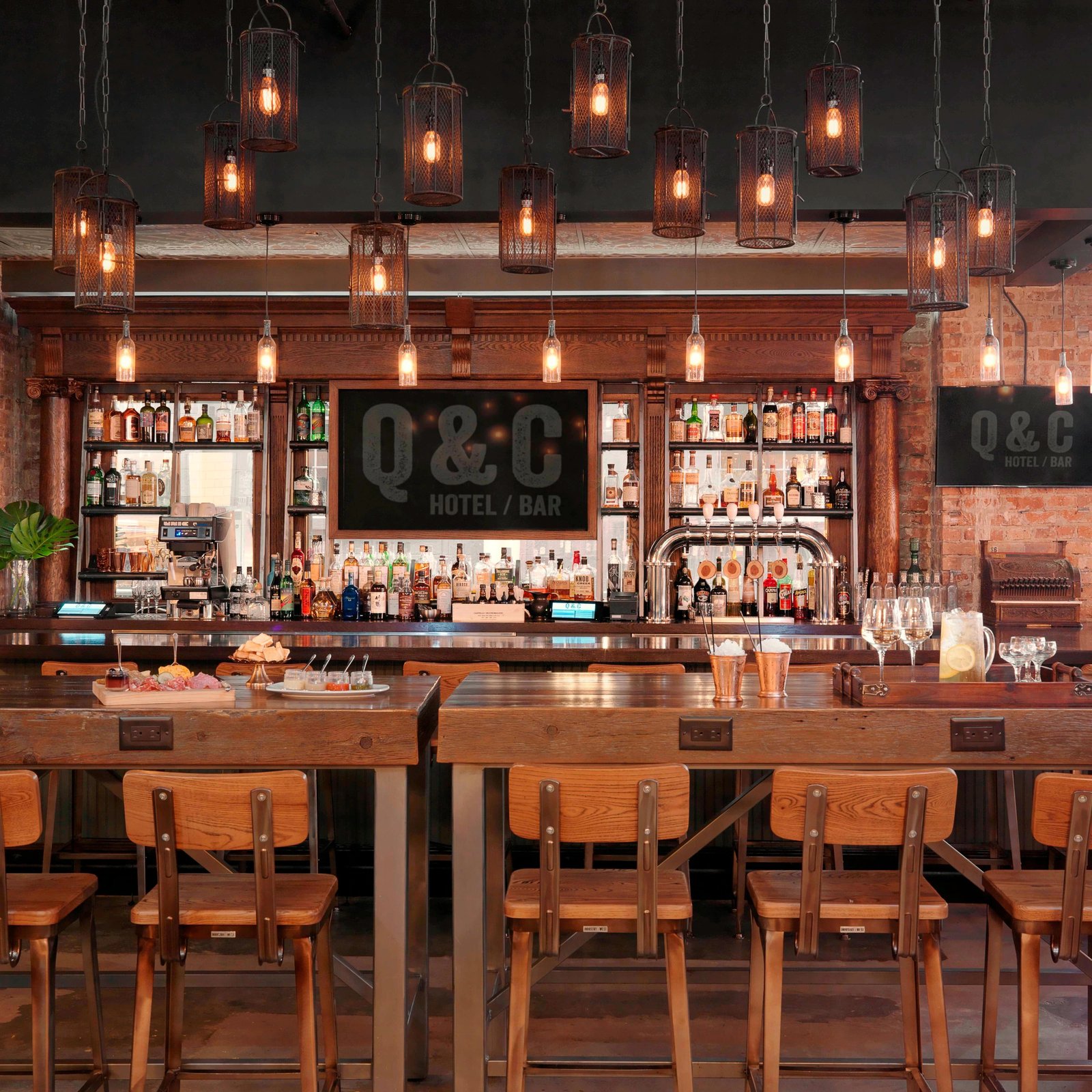 Q&C Hotel and Bar New Orleans, Autograph Collection, eat & drink