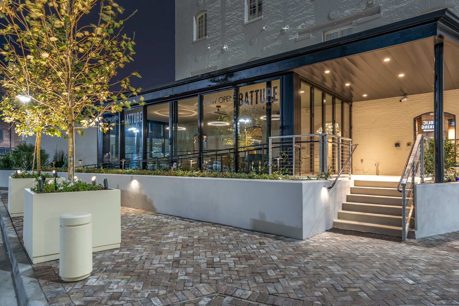ONE11 Hotel, batture bistro + bar