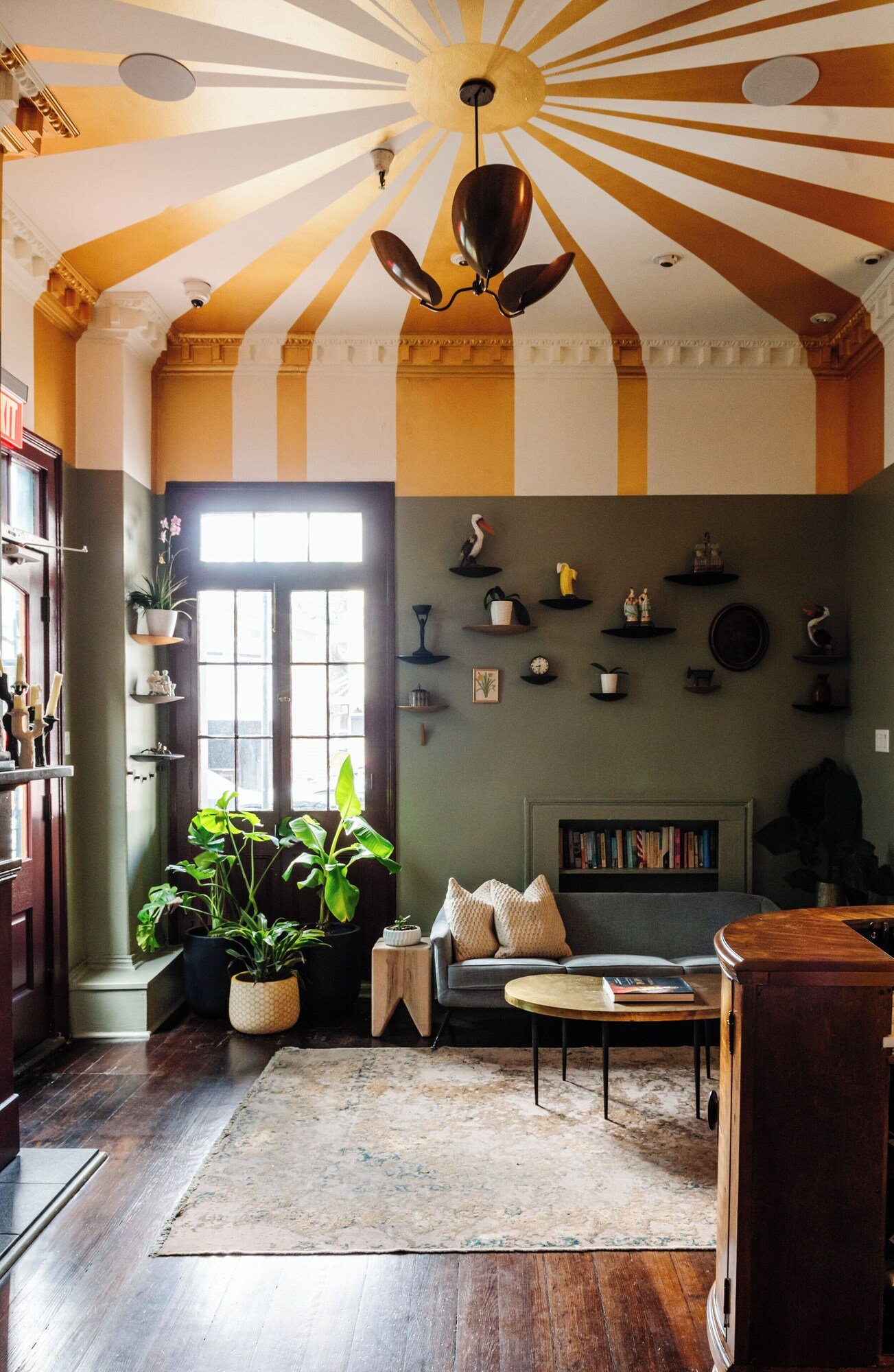 The Frenchmen New Orleans by Kasa, eat & drink