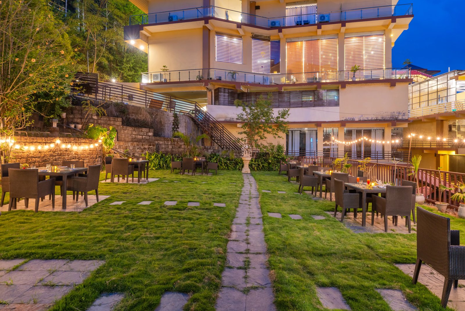 Hotel Karnika — vibe