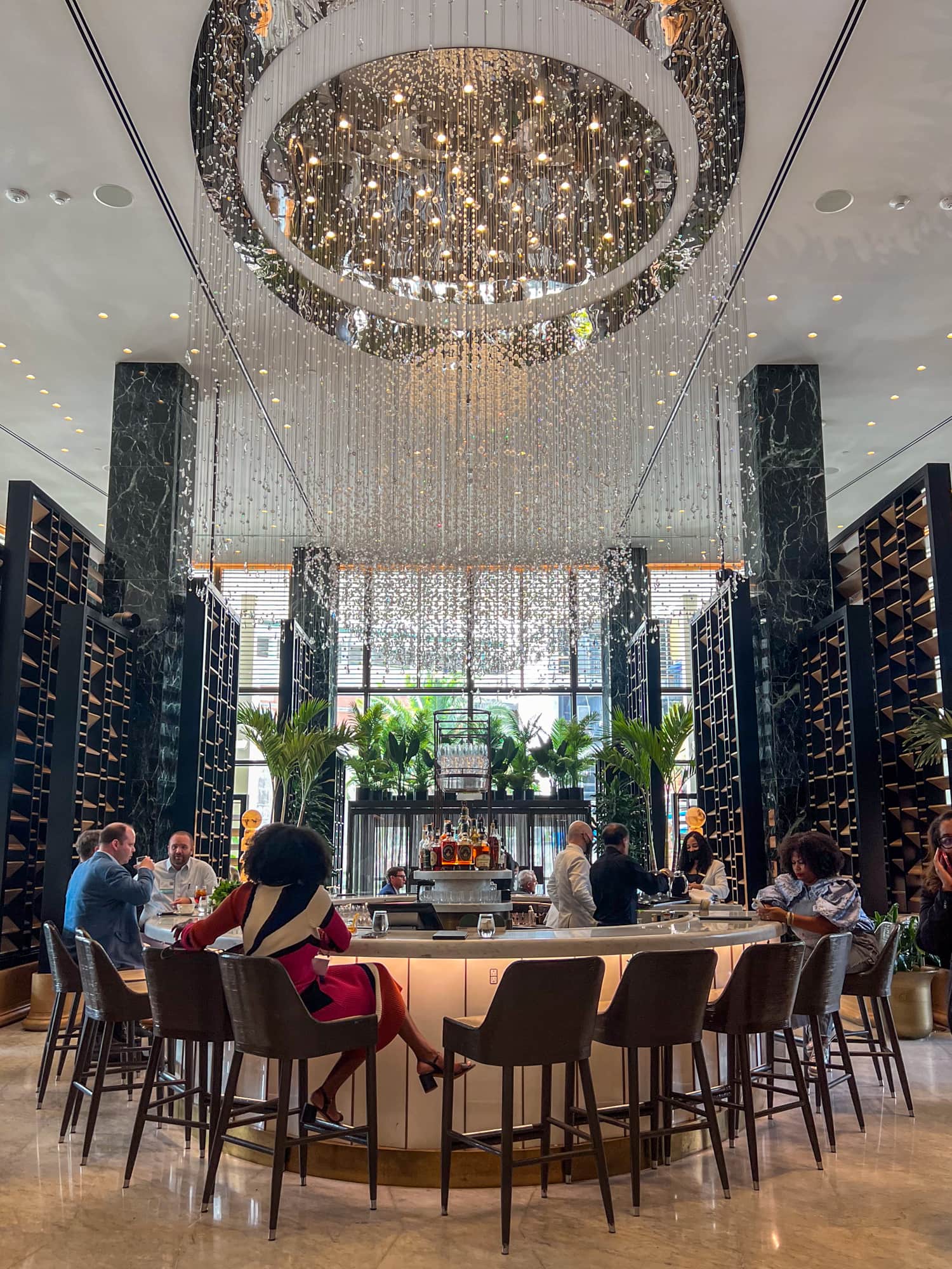 Four Seasons Hotel New Orleans, chandelier bar