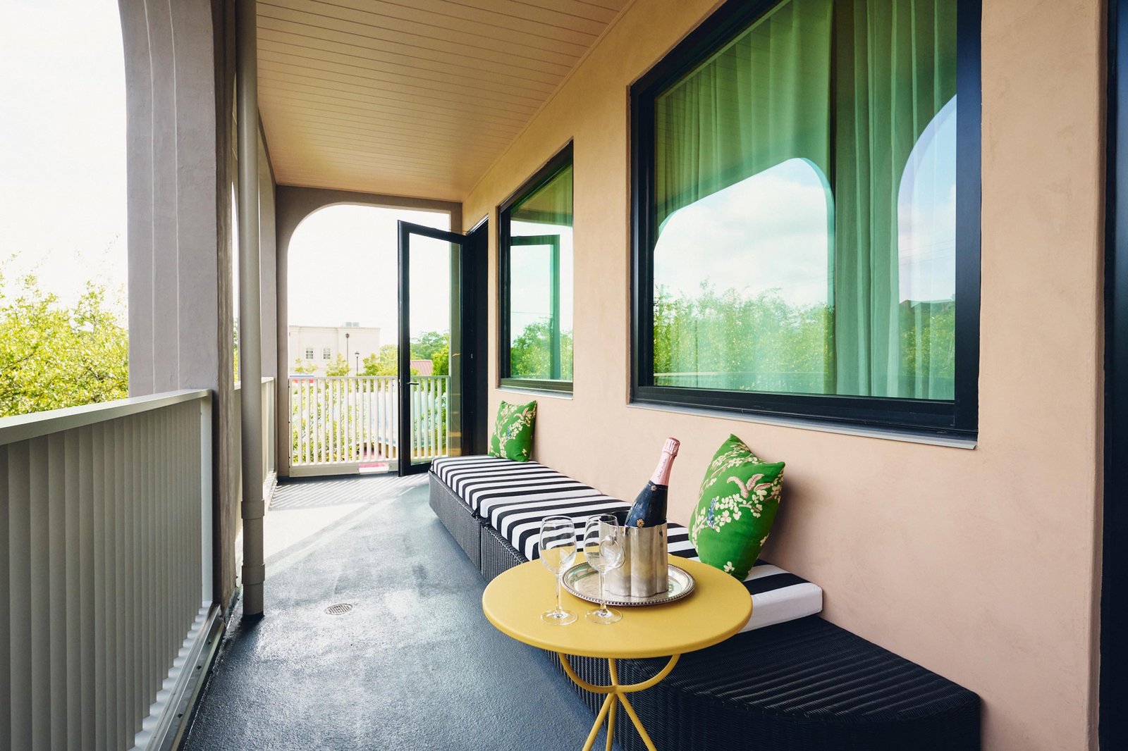 Hotel Henrietta, vibe
