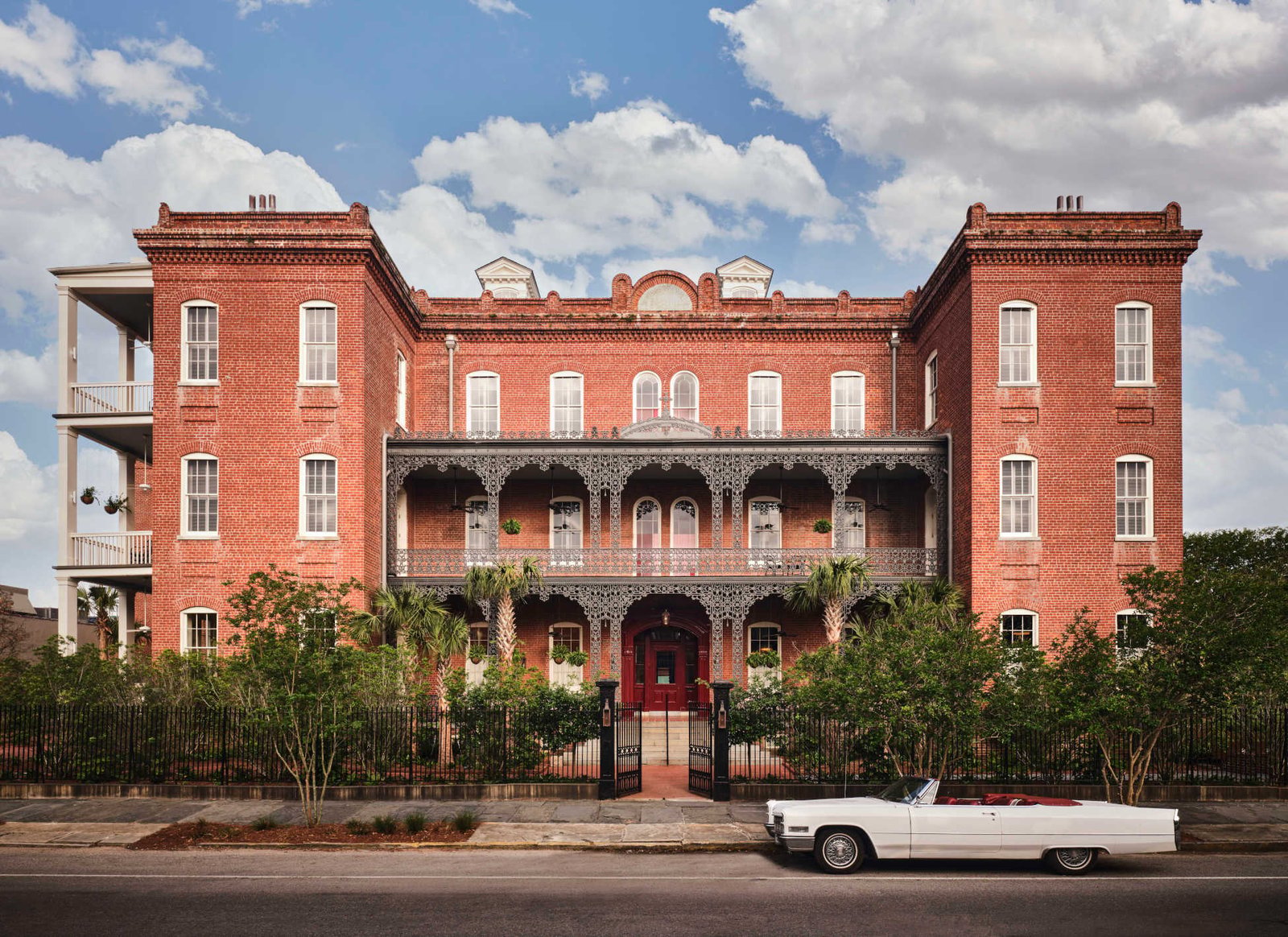 Hotel Saint Vincent, backstory