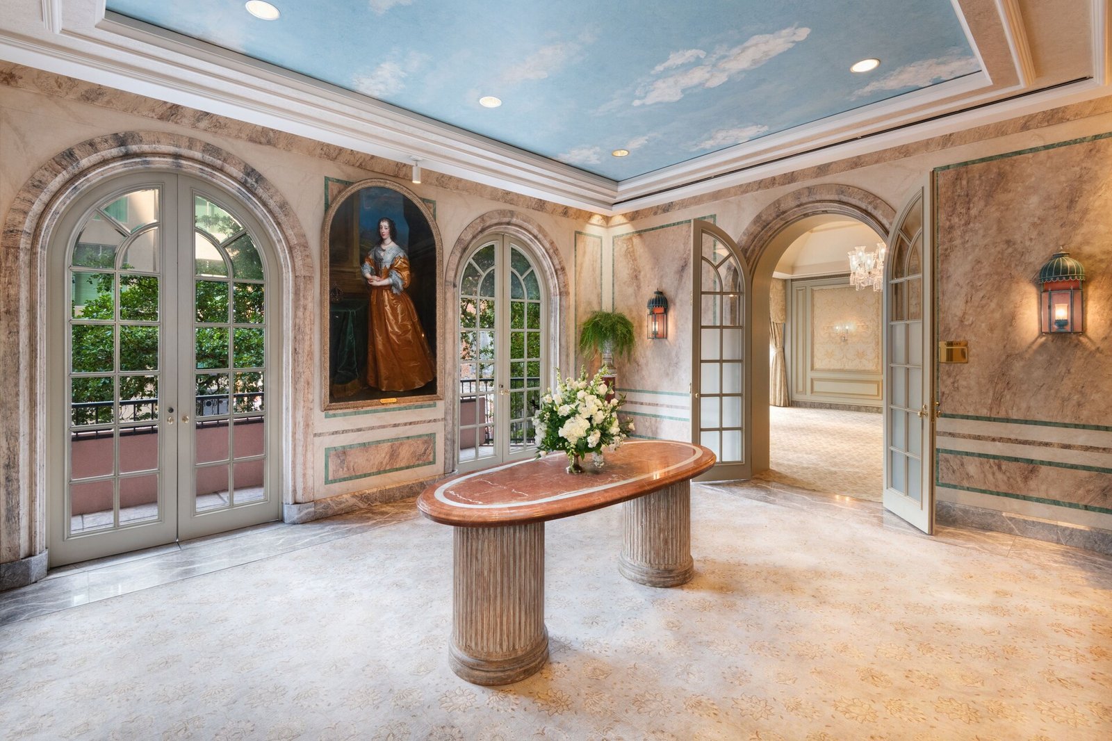 The Windsor Court, vibe