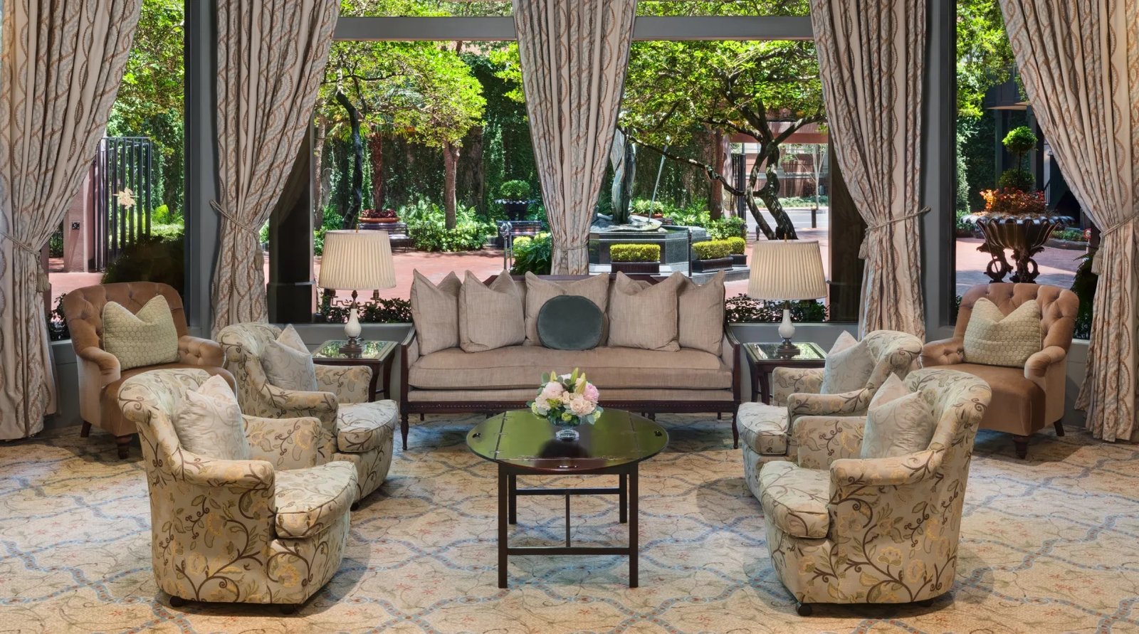 The Windsor Court, vibe