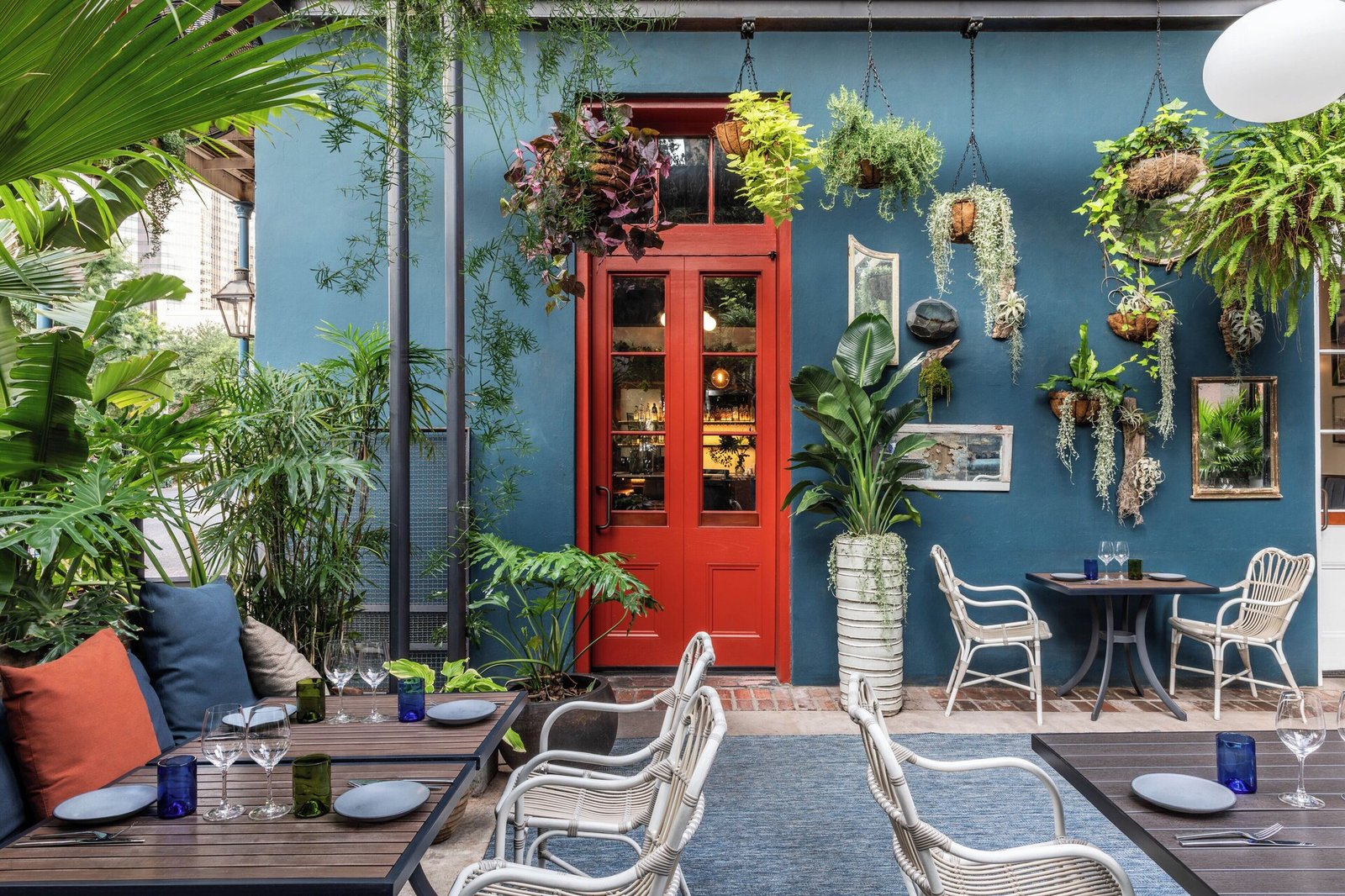 Copper Vine Inn, vibe