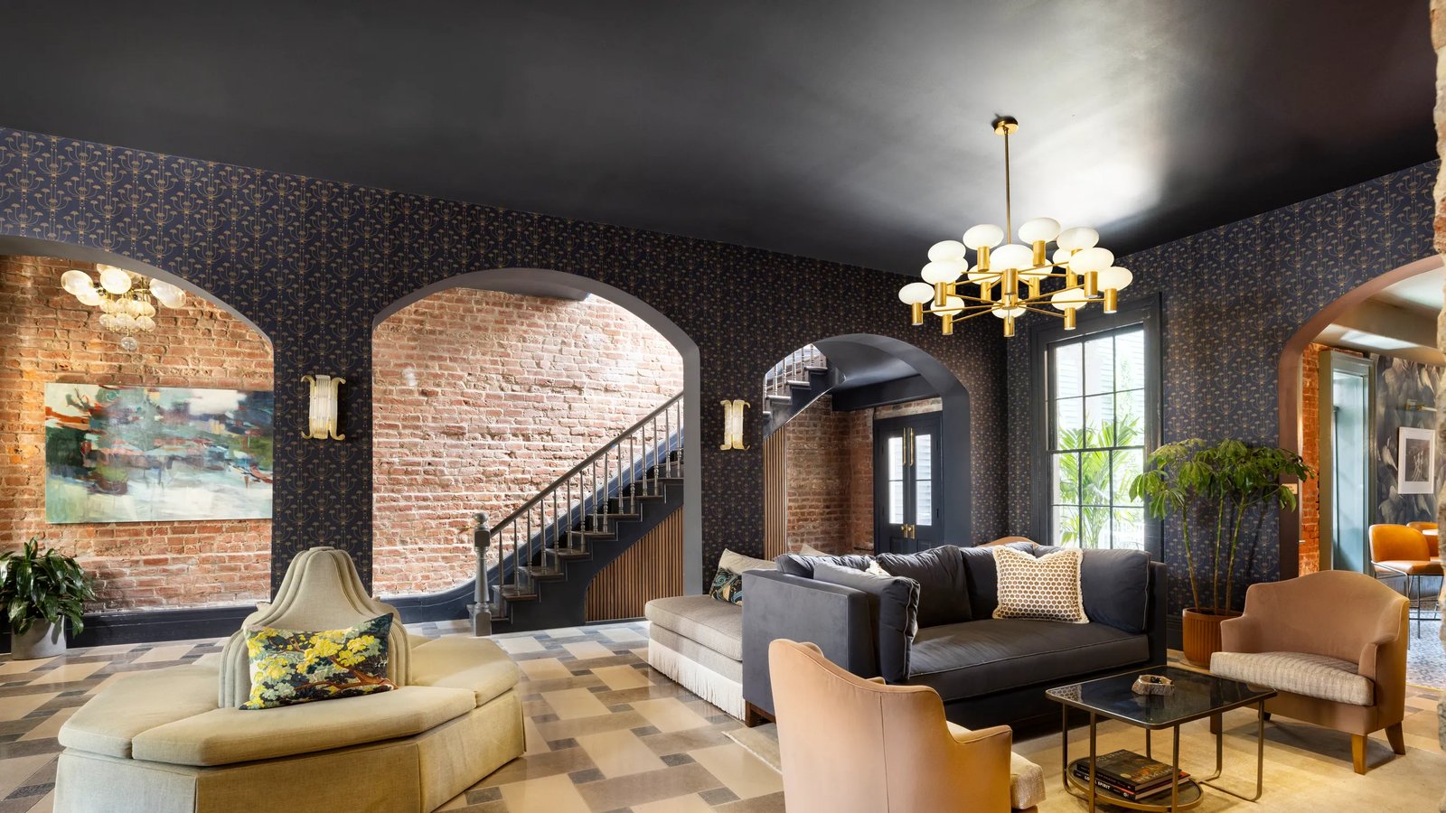 The Garden District Hotel, vibe