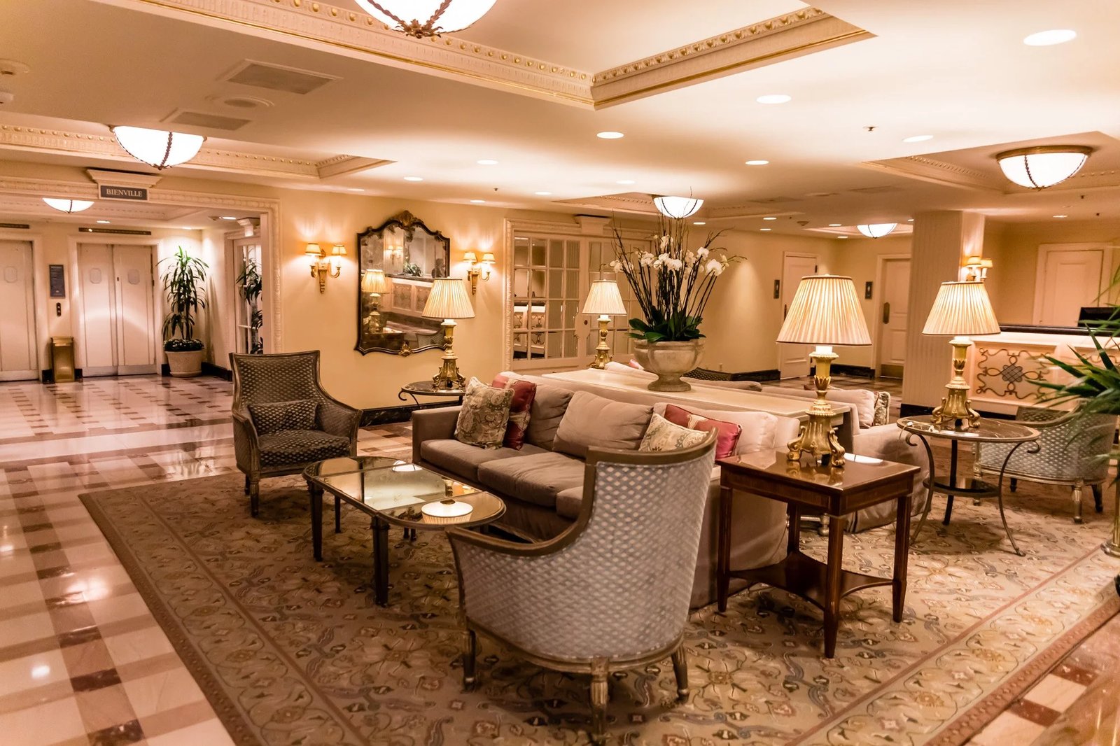 Hotel Monteleone, eat & drink