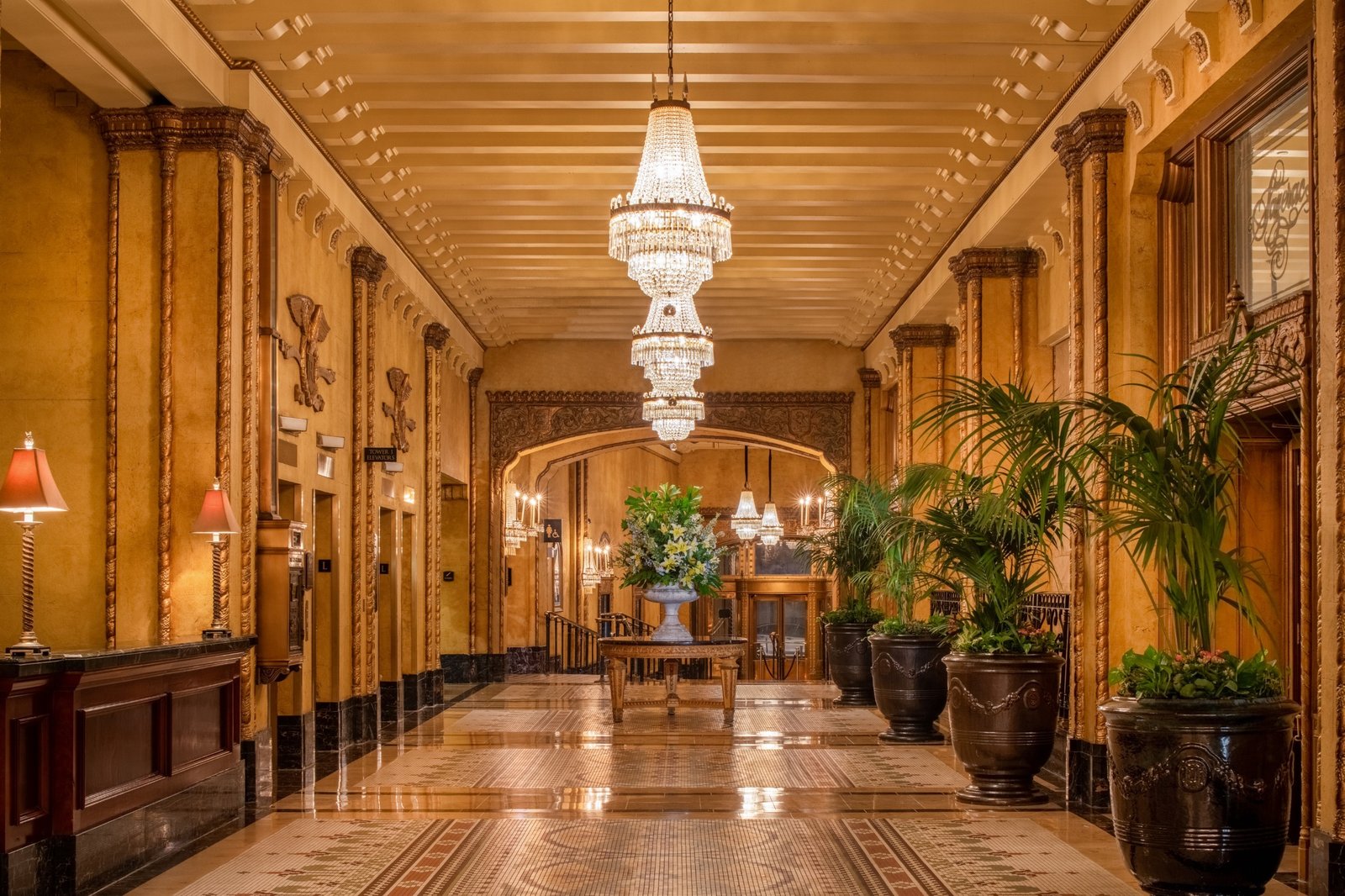 The Roosevelt New Orleans, A Waldorf Astoria Hotel, vibe