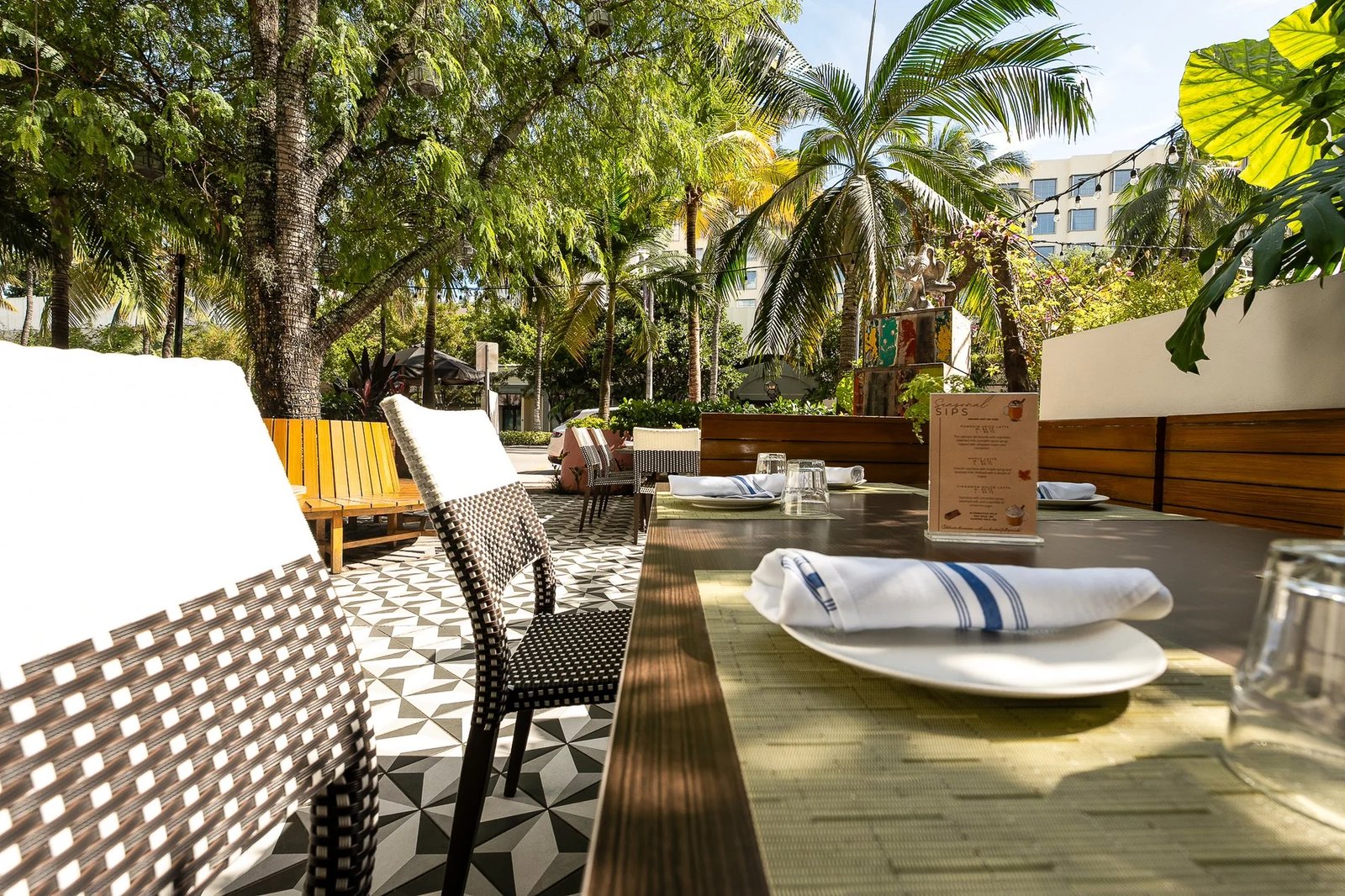 Angler's Hotel Miami Beach, eat & drink