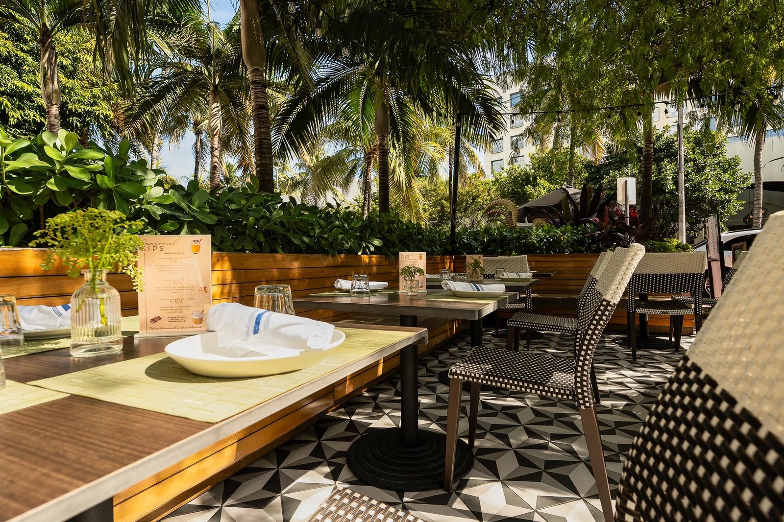 Angler's Hotel Miami Beach, eat & drink