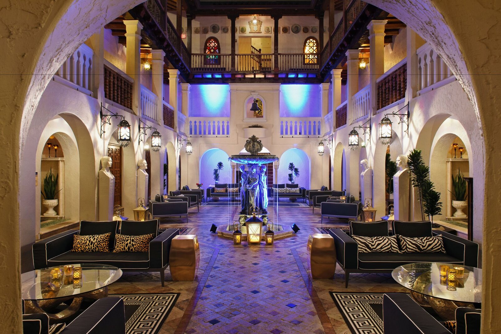 The Villa Casa Casuarina, vibe