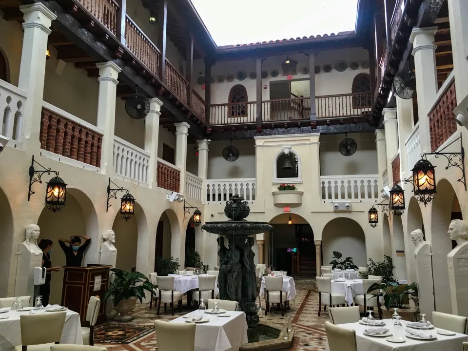 The Villa Casa Casuarina, eat & drink