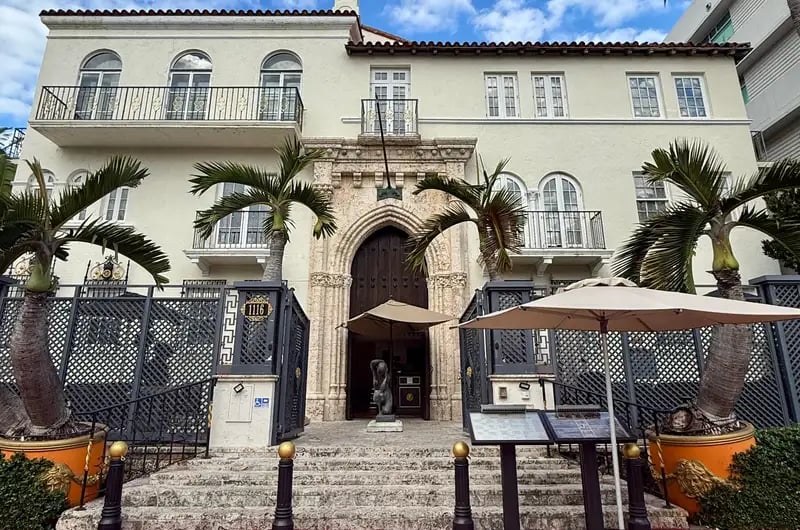 The Villa Casa Casuarina, backstory