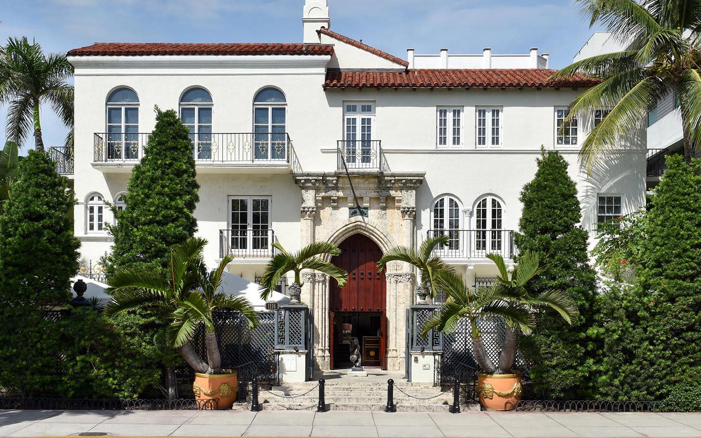 The Villa Casa Casuarina, backstory
