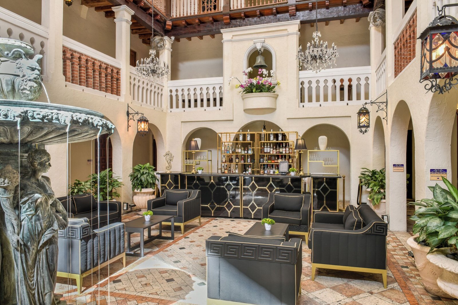 The Villa Casa Casuarina, eat & drink