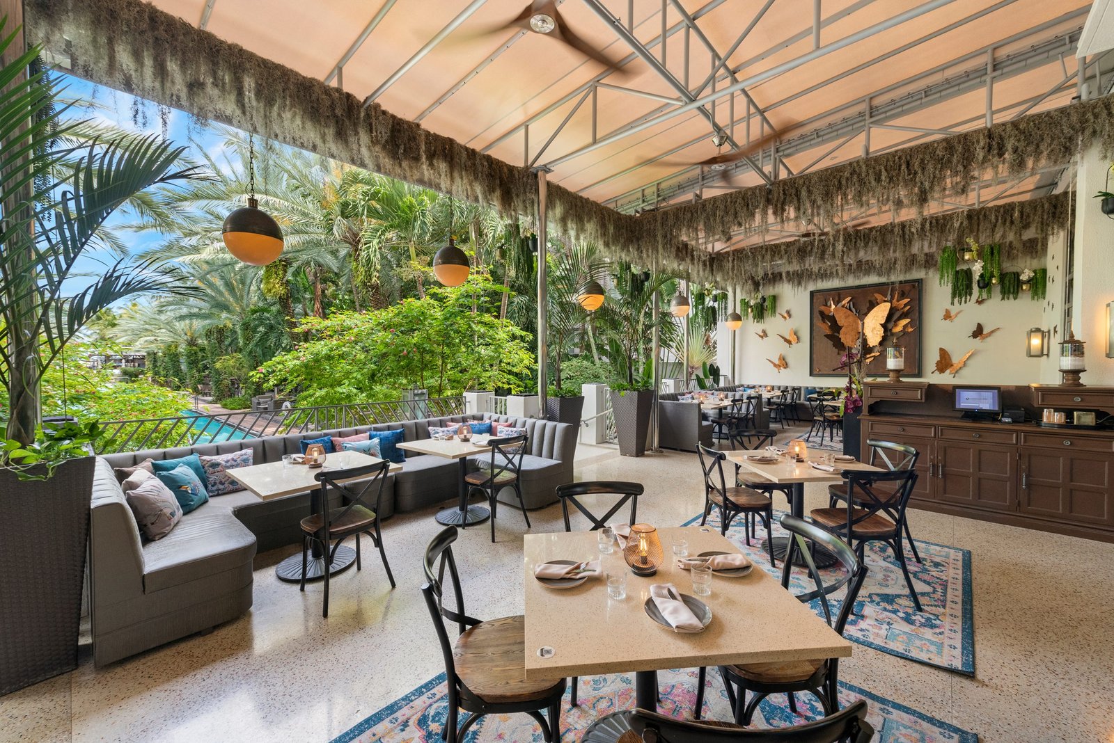 National Hotel, at the table