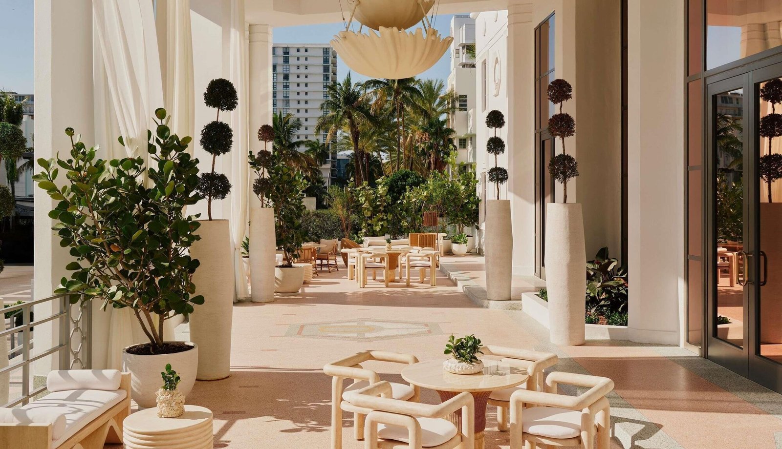 National Hotel Miami Beach, vibe