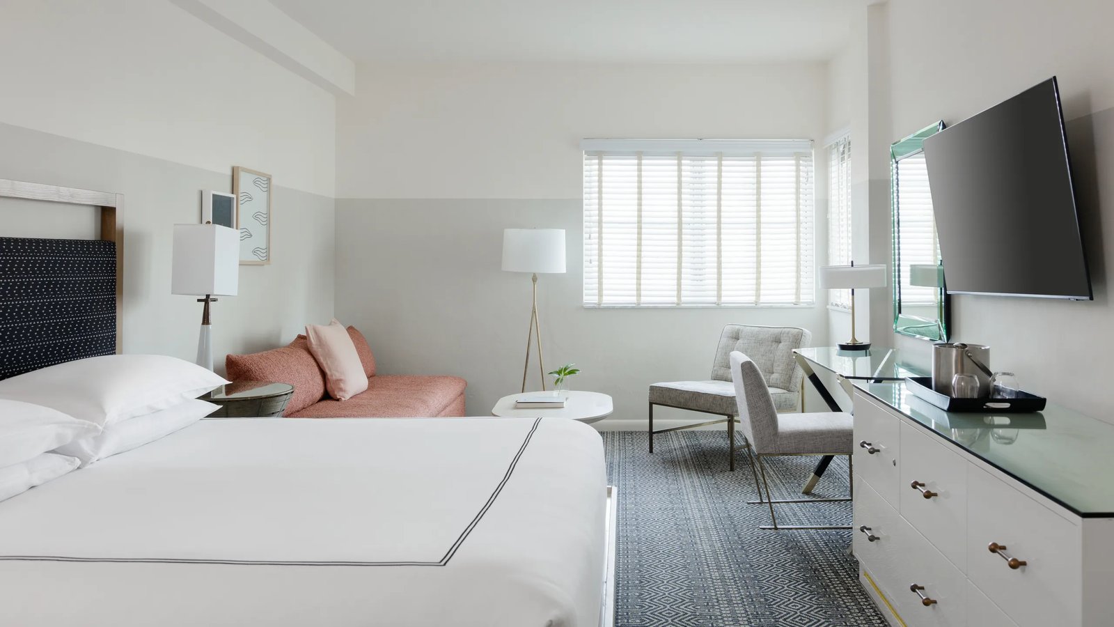 Kimpton Surfcomber Hotel, rooms