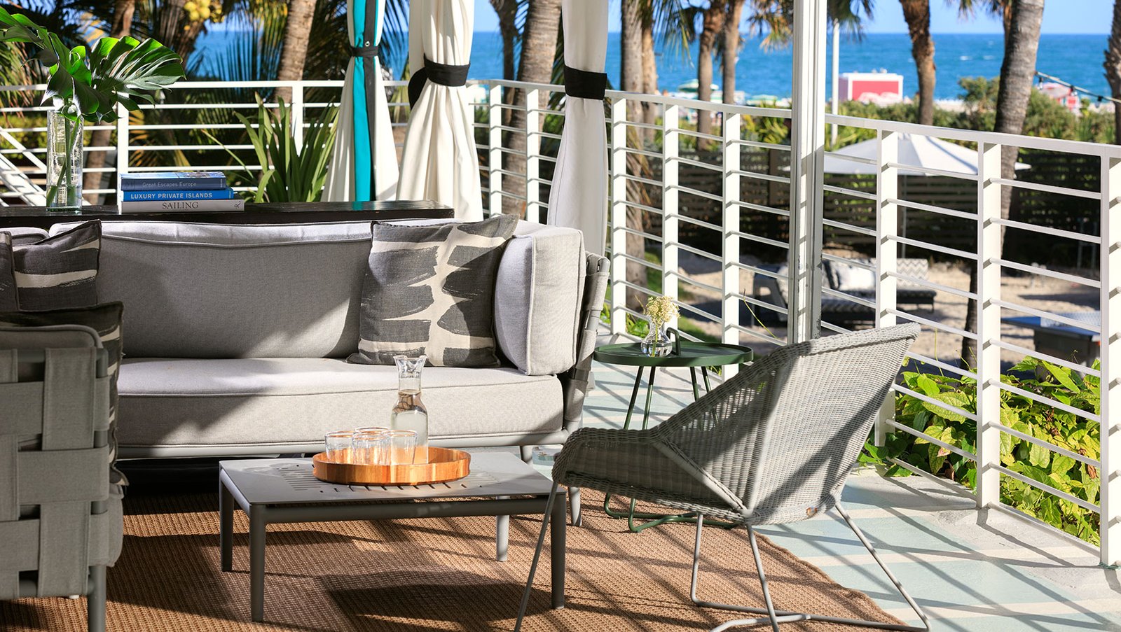 Kimpton Surfcomber Hotel, vibe