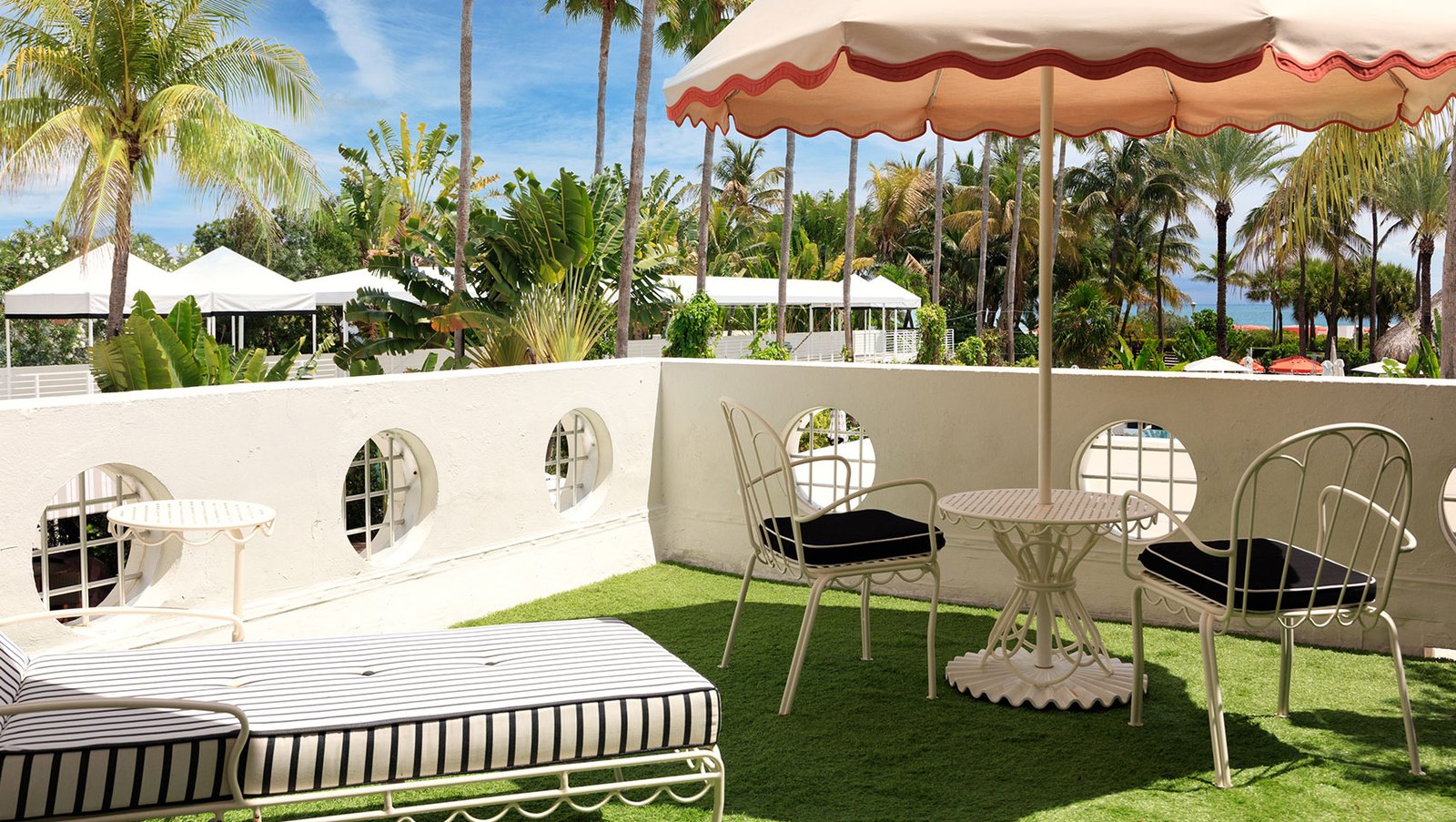 Kimpton Surfcomber Hotel, vibe