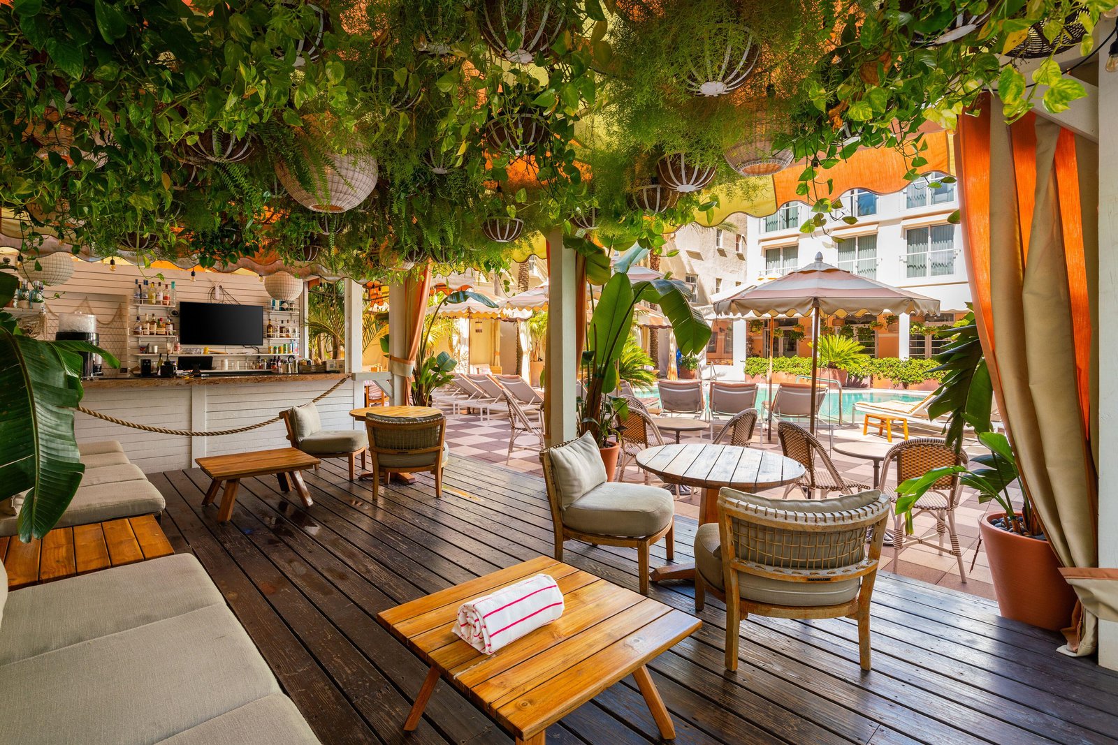 The Plymouth South Beach, eat & drink