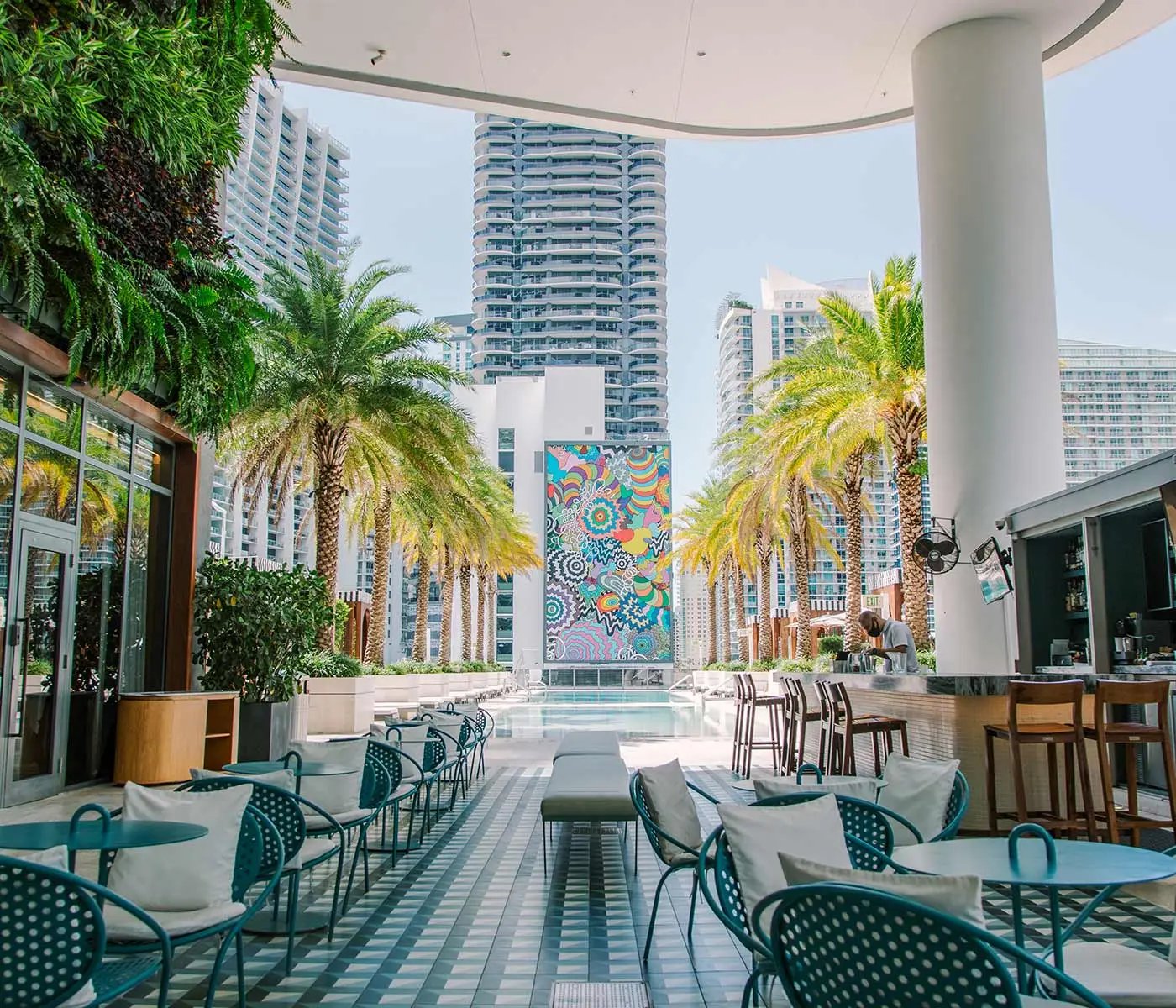 SLS LUX Brickell, vibe