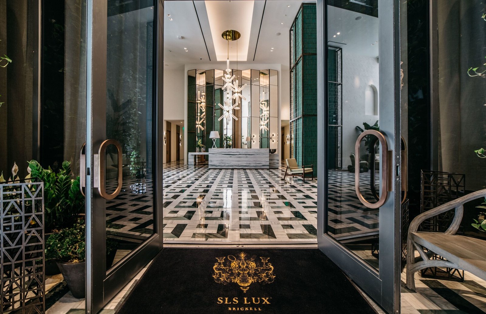 SLS LUX Brickell, vibe