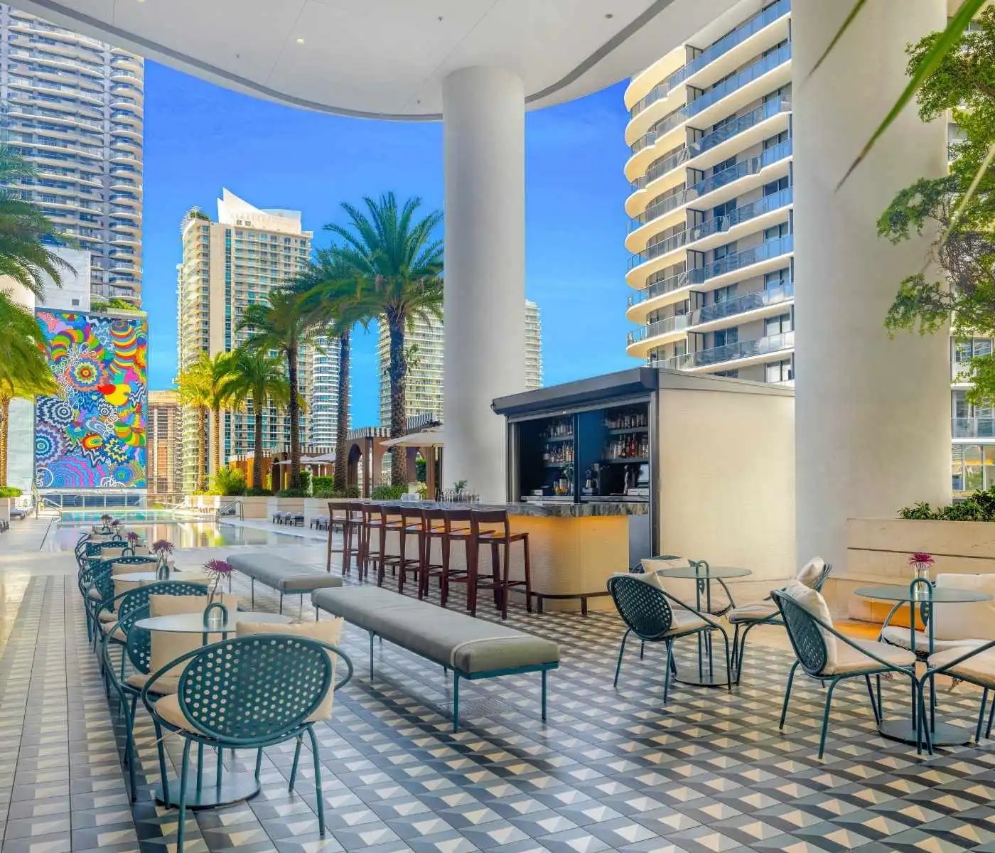 SLS LUX Brickell, vibe