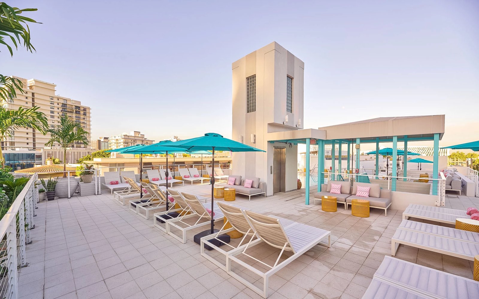 Hotel Greystone, the pool