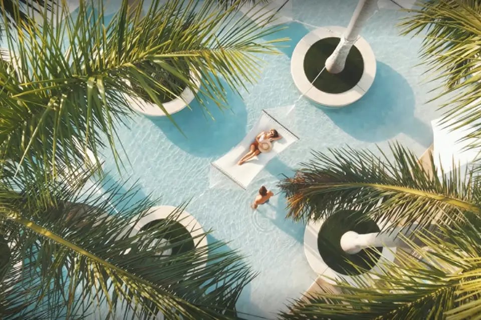 Four Seasons Hotel Miami, the pool
