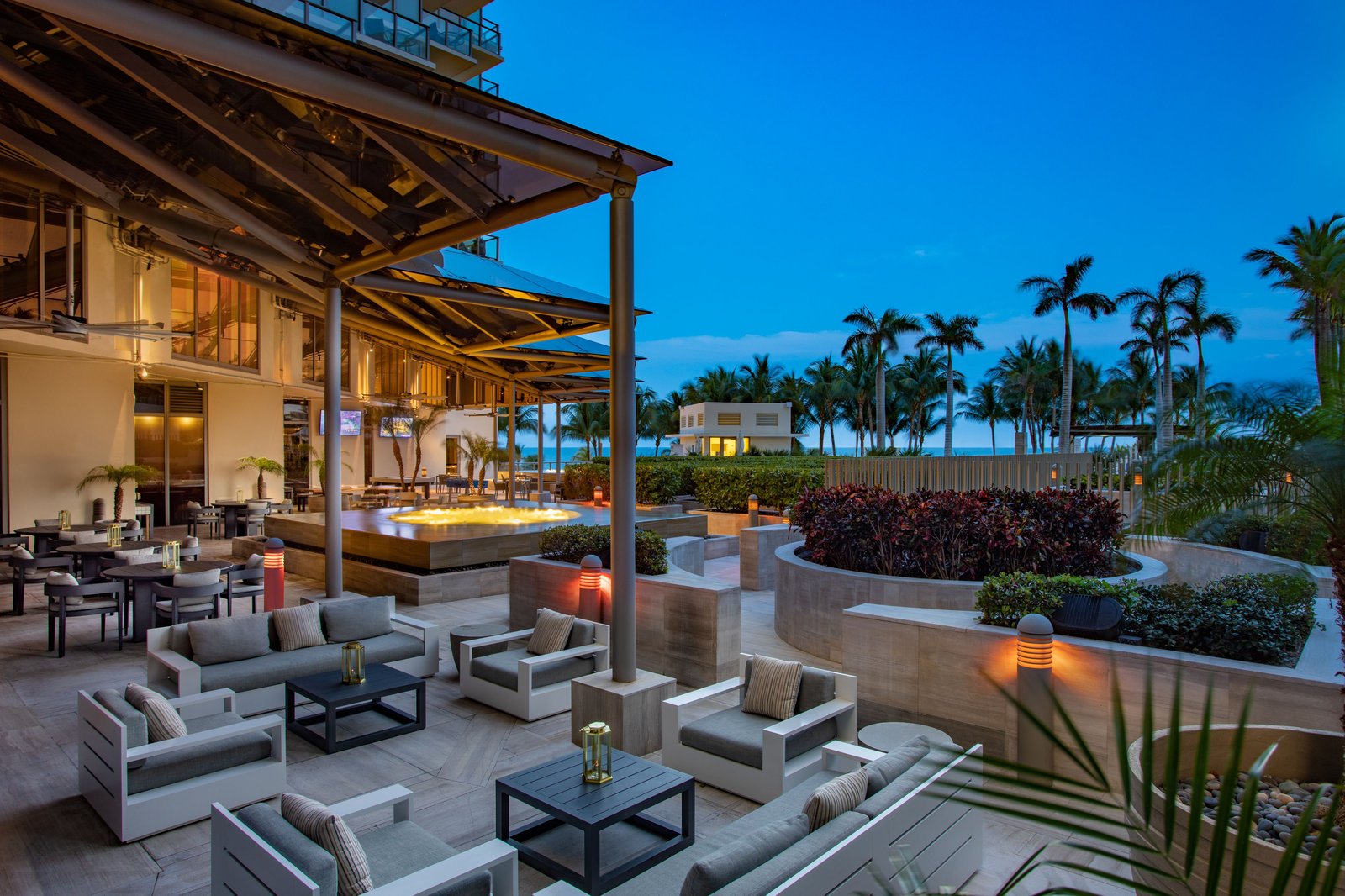 The St. Regis Bal Harbour Resort, vibe