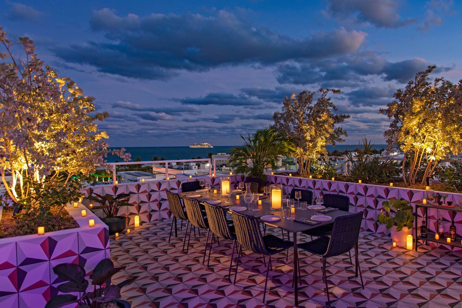 Moxy Miami South Beach, vibe