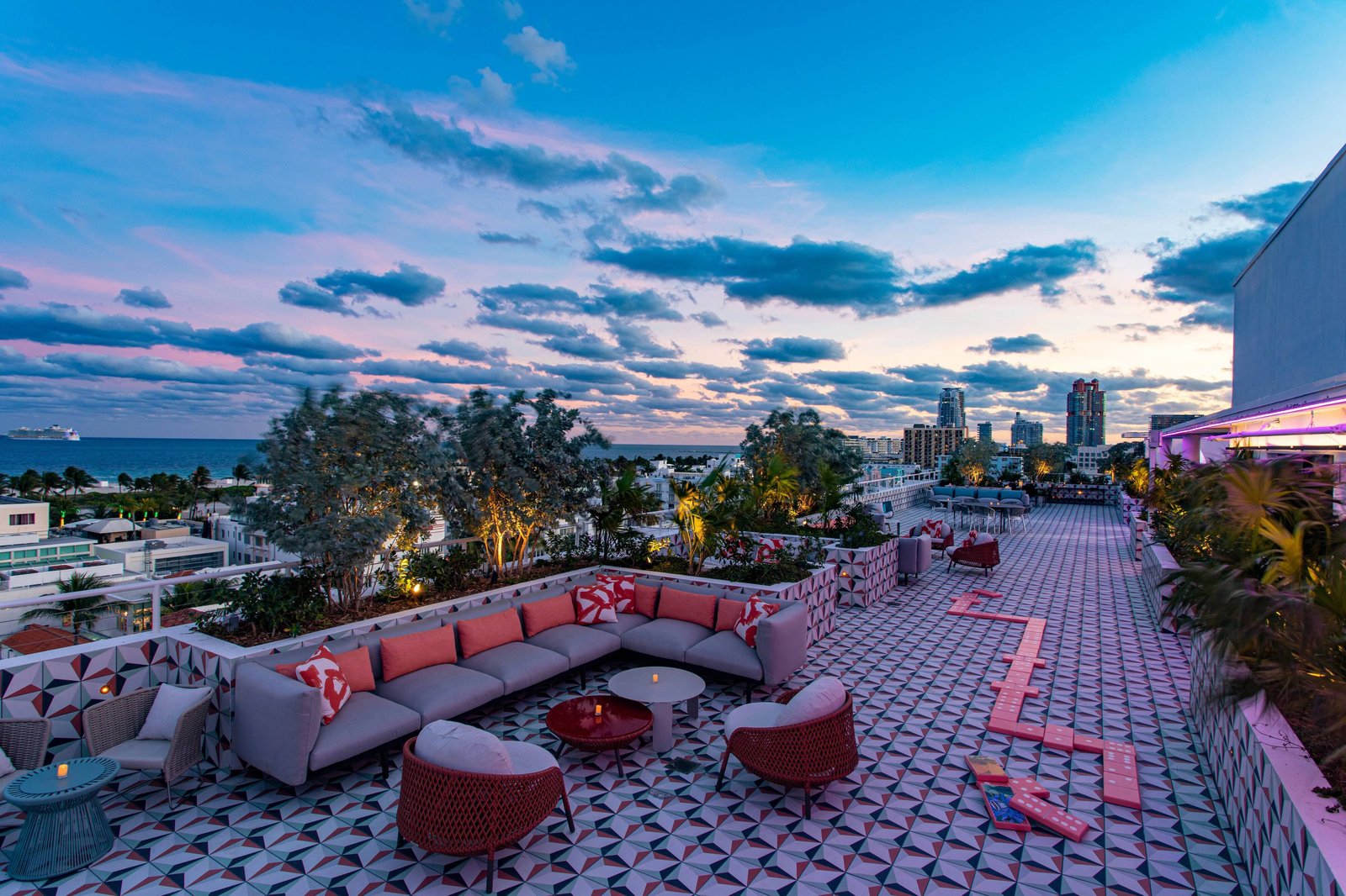 Moxy Miami South Beach, vibe