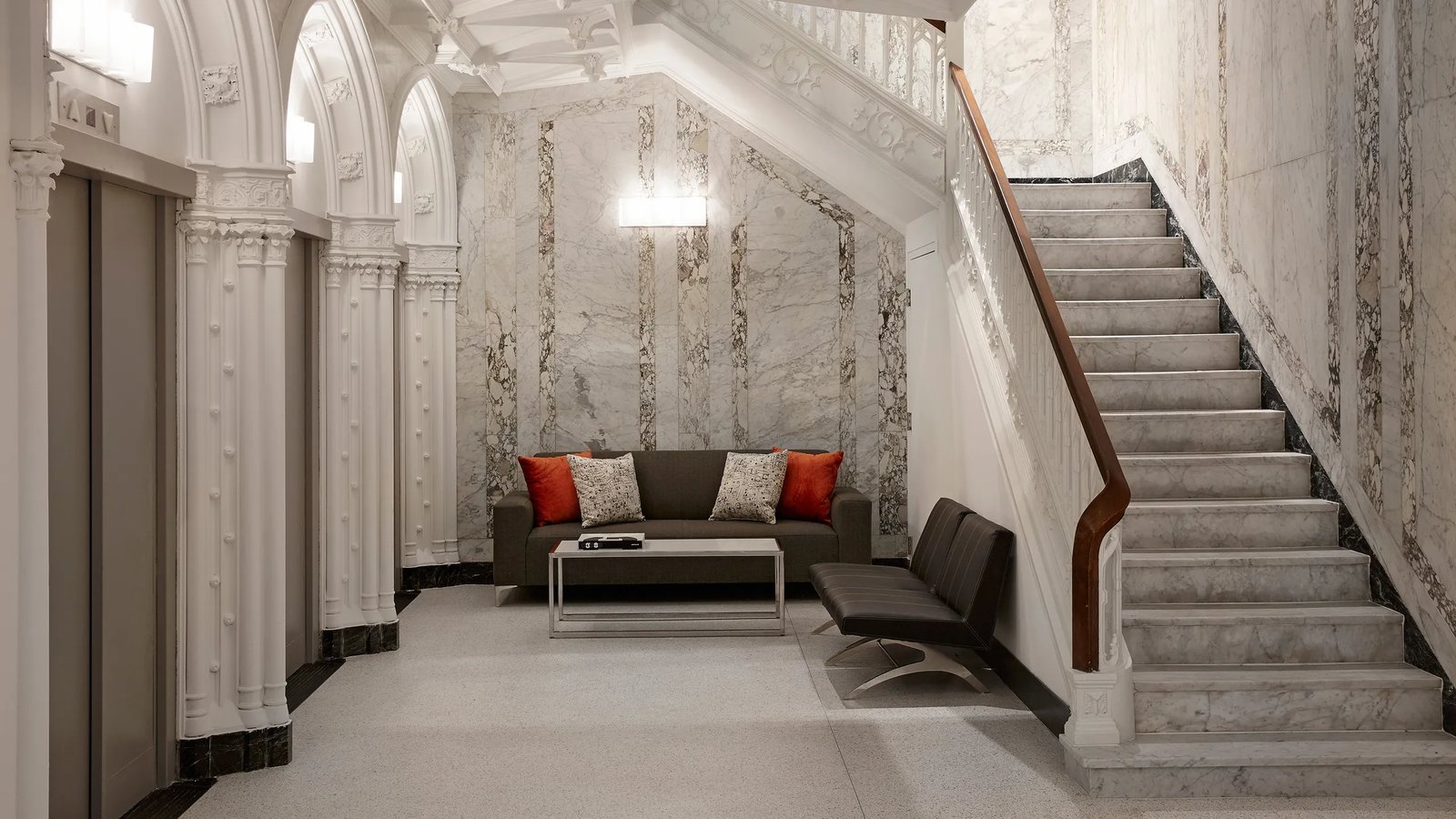 The Godfrey Hotel Boston, vibe