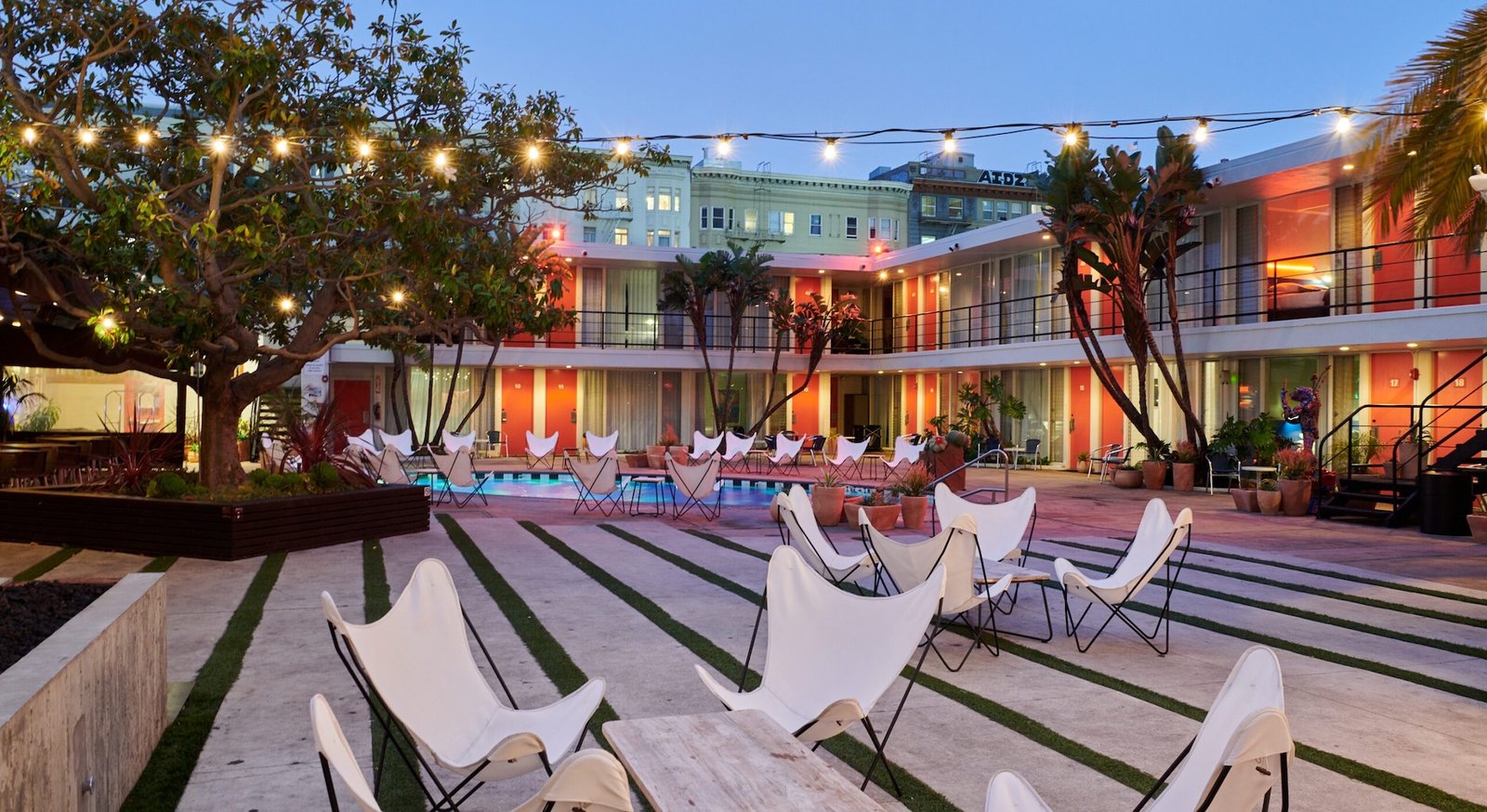 Phoenix Hotel, the pool
