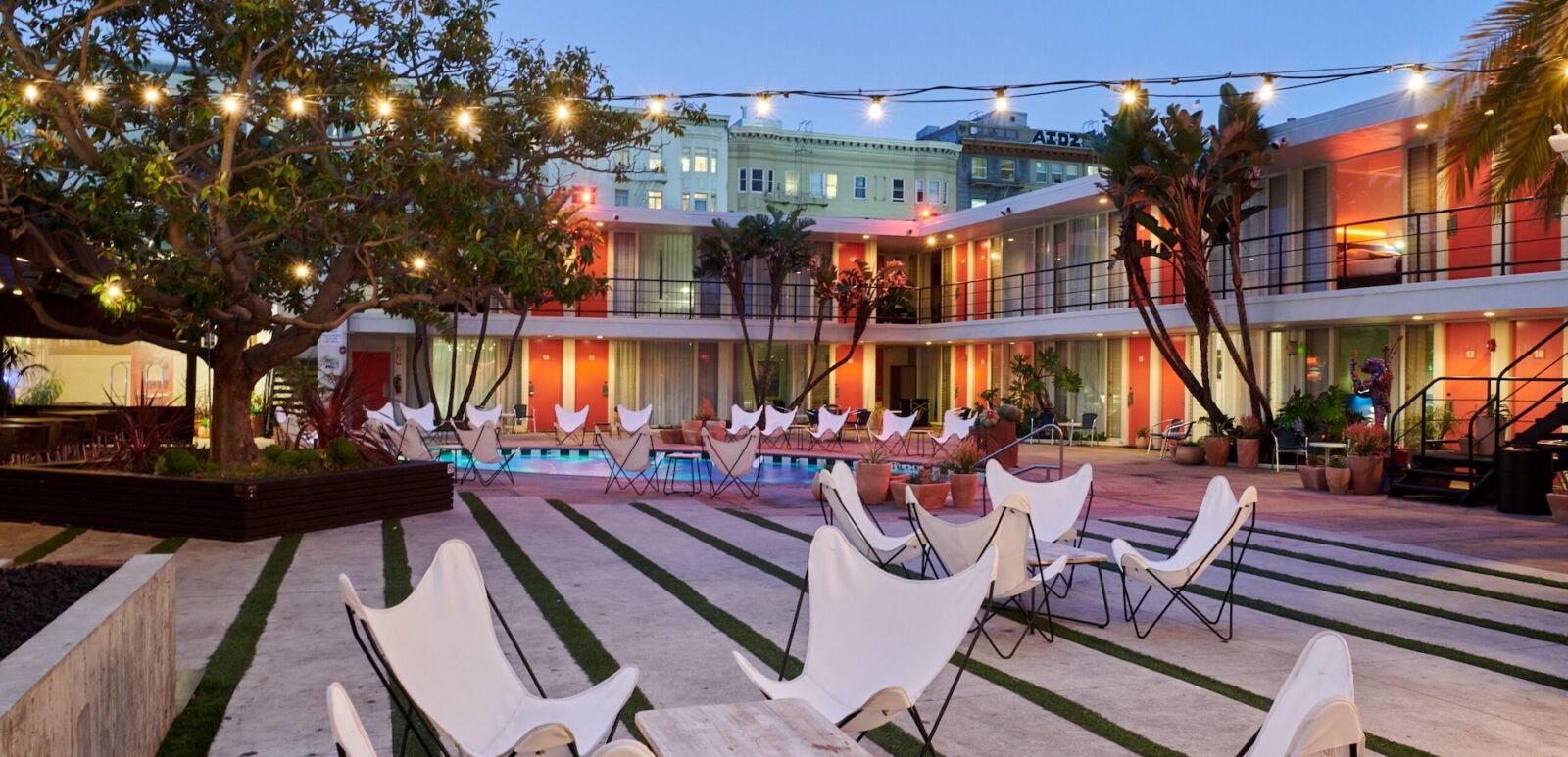 Phoenix Hotel, vibe