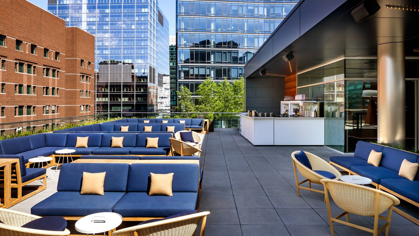 The Envoy Hotel, Autograph Collection, vibe